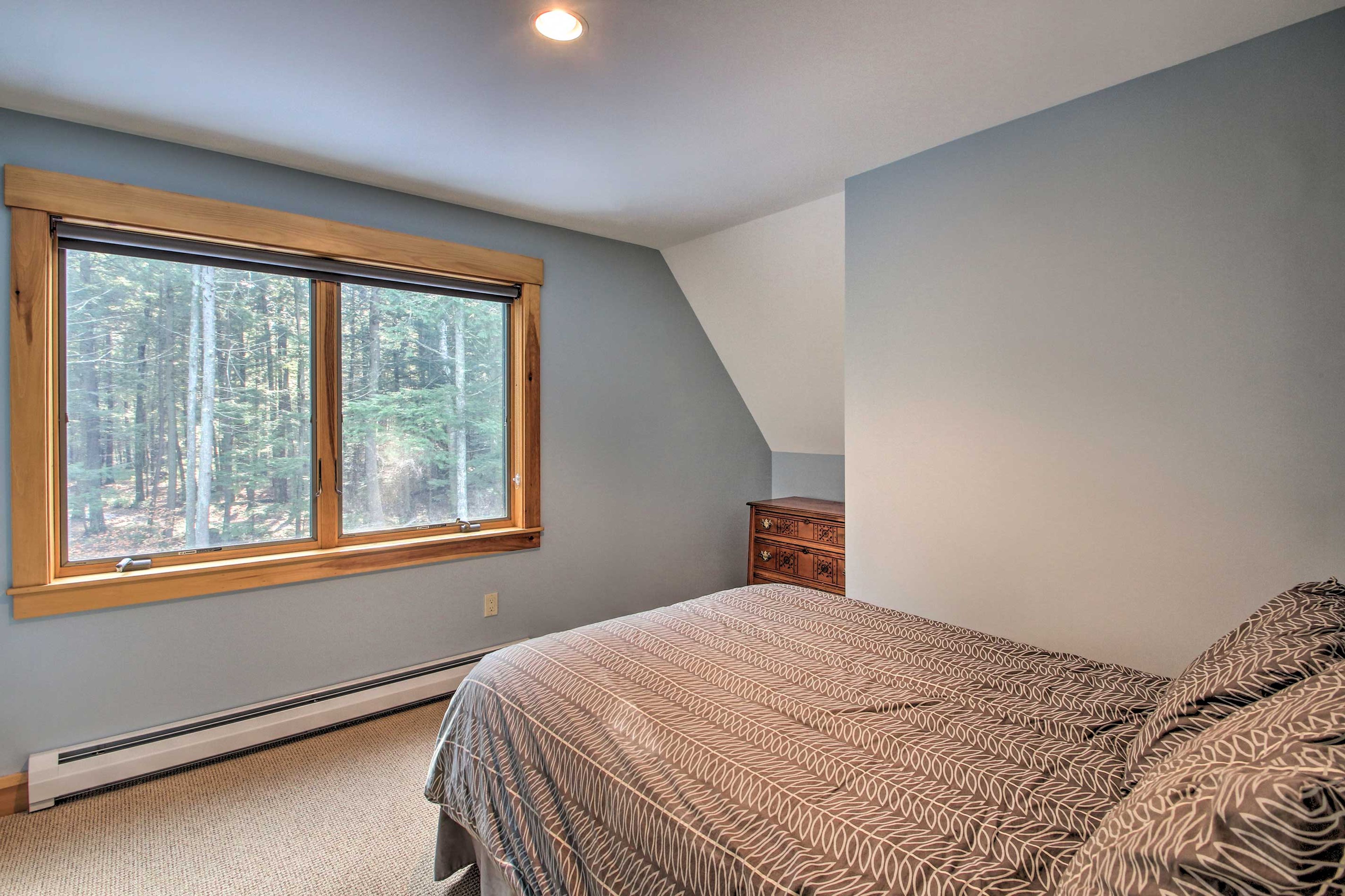 Bedroom 3 | Queen Bed