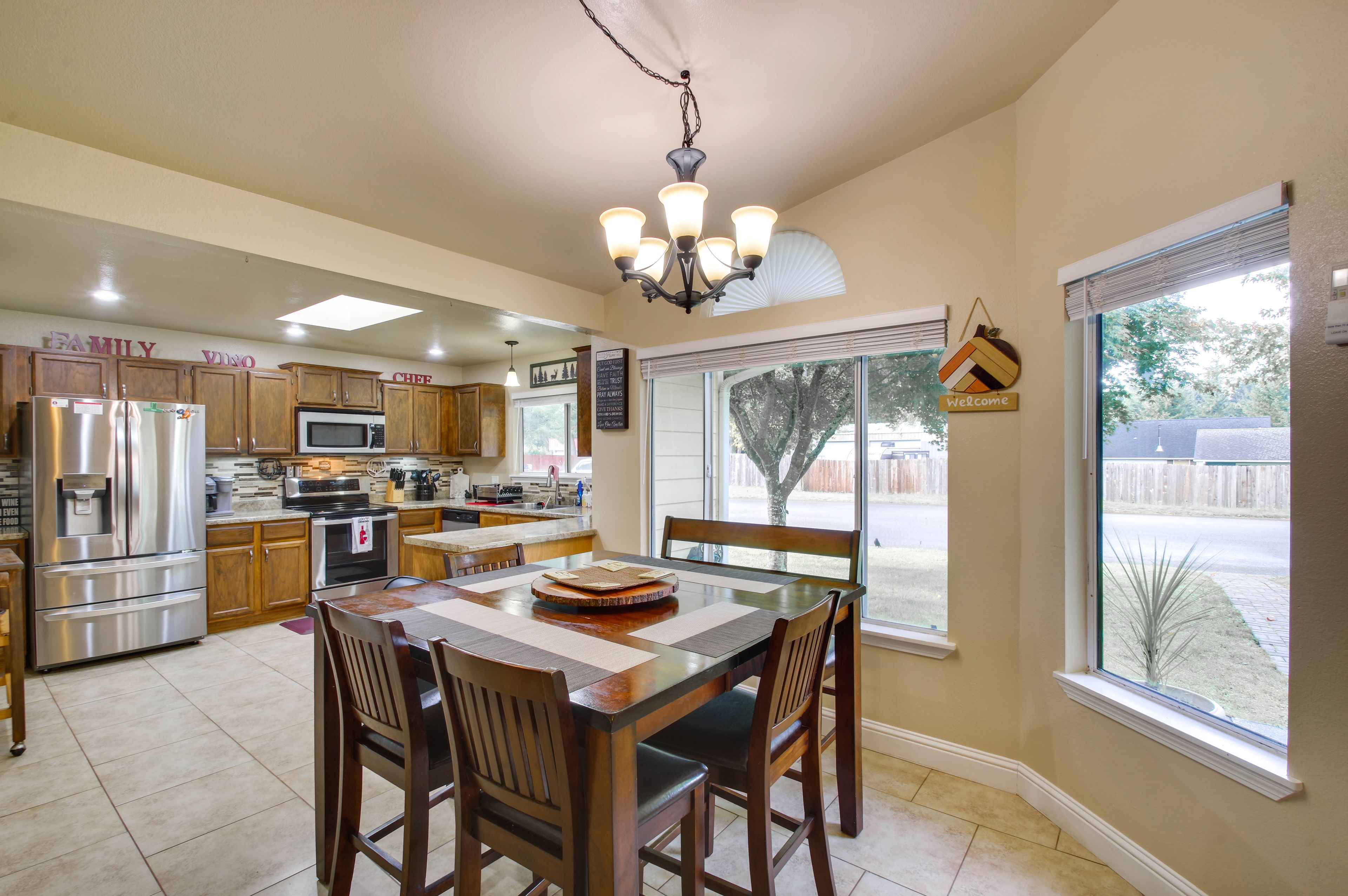 Kitchen & Dining Area | Open Floor Plan | Central Heating | Air Conditioning