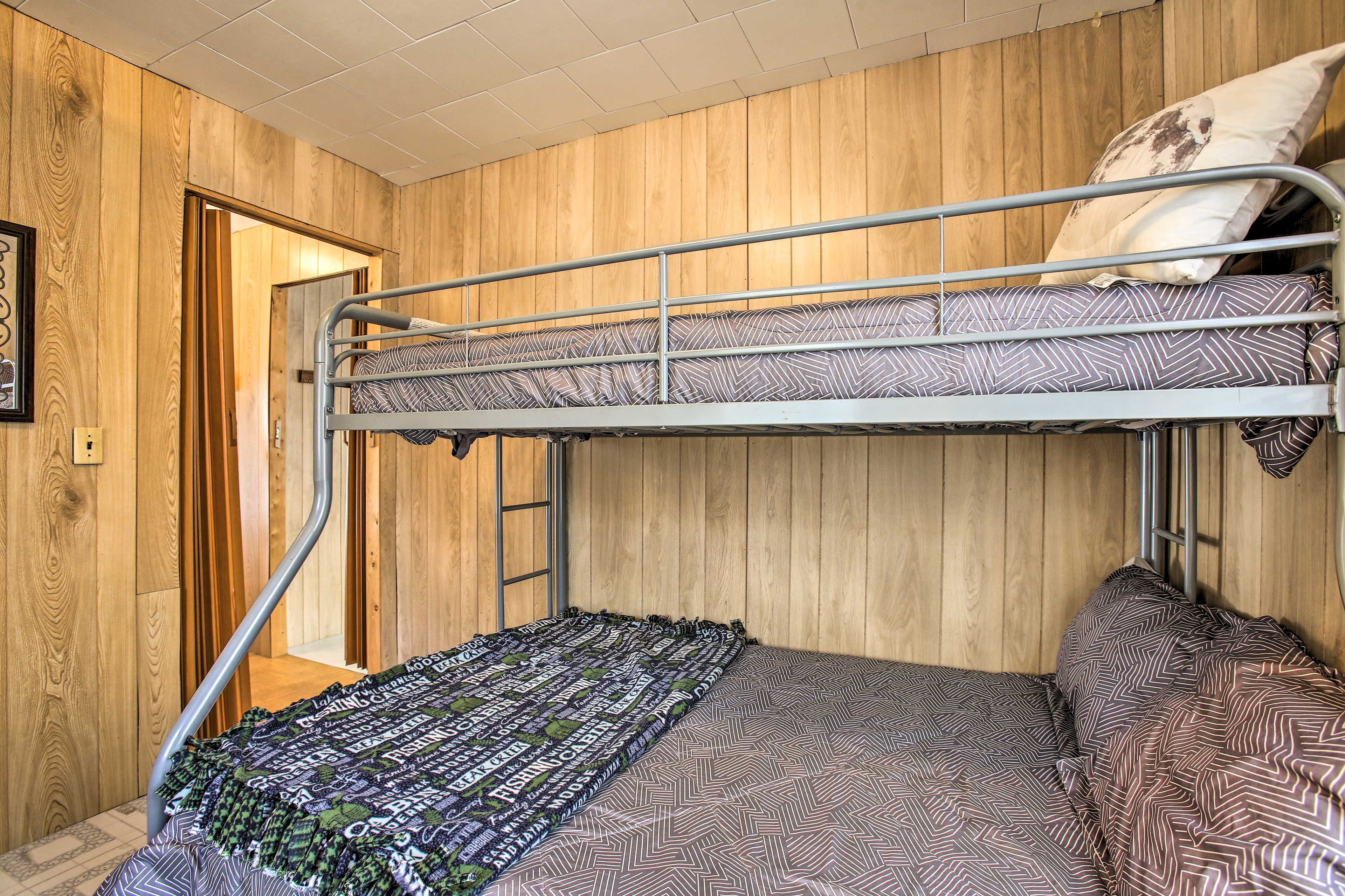 Bedroom 2 | Twin/Full Bunk Bed | Futon