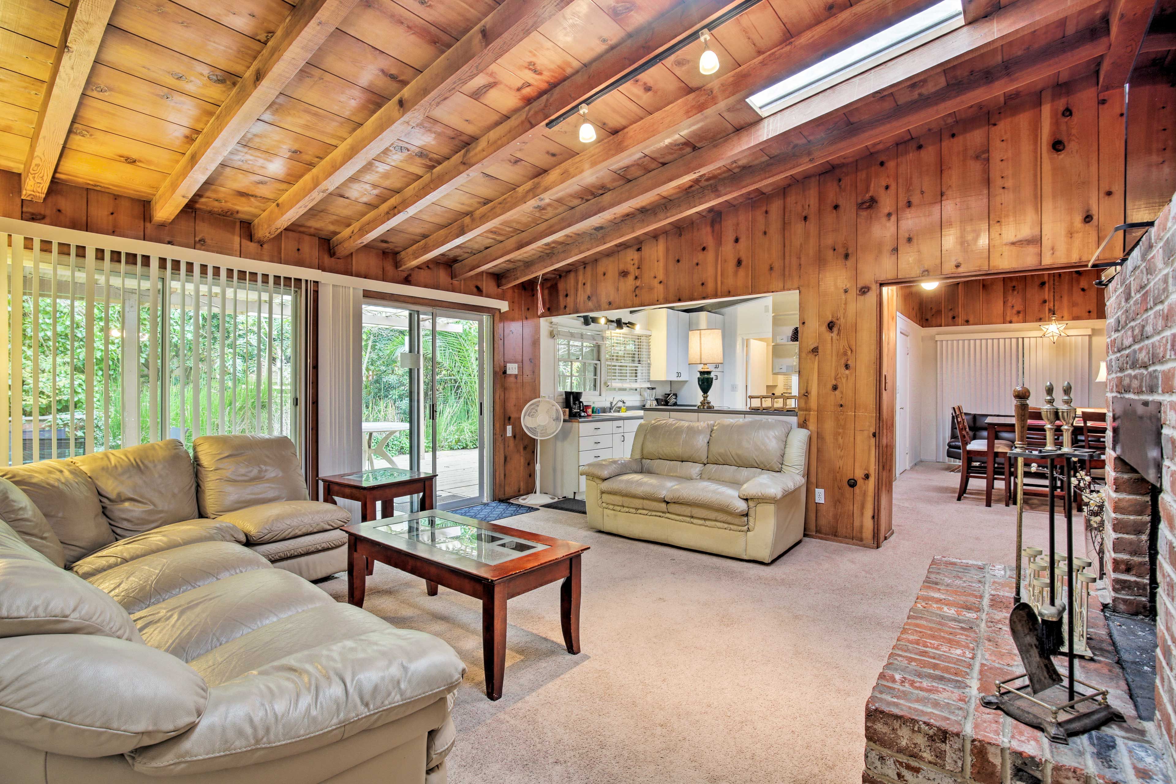 Living Room | Central Heating | Free WiFi