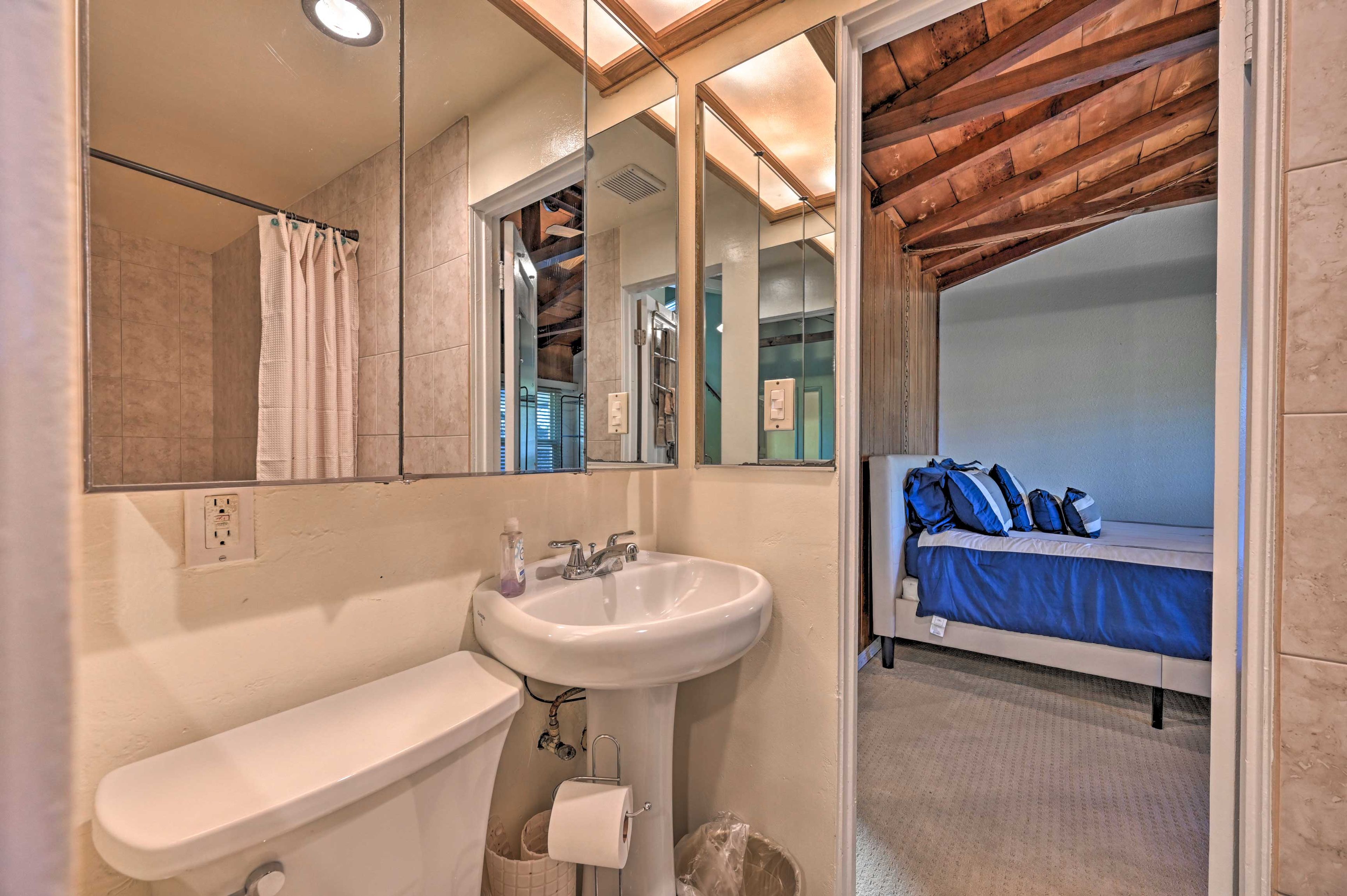 Full Bathroom | Linens & Towels