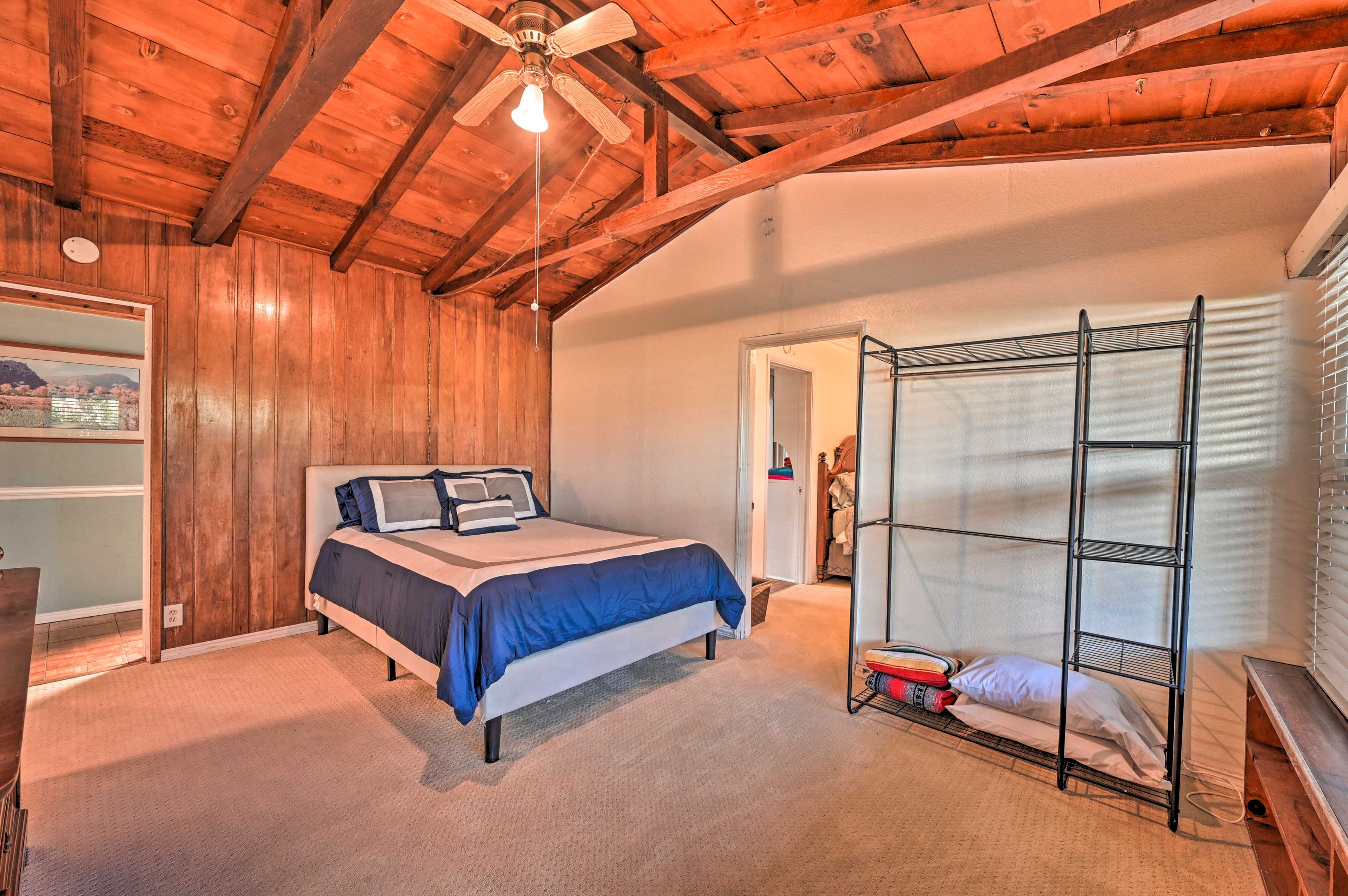 Bedroom 3 | Queen Bed