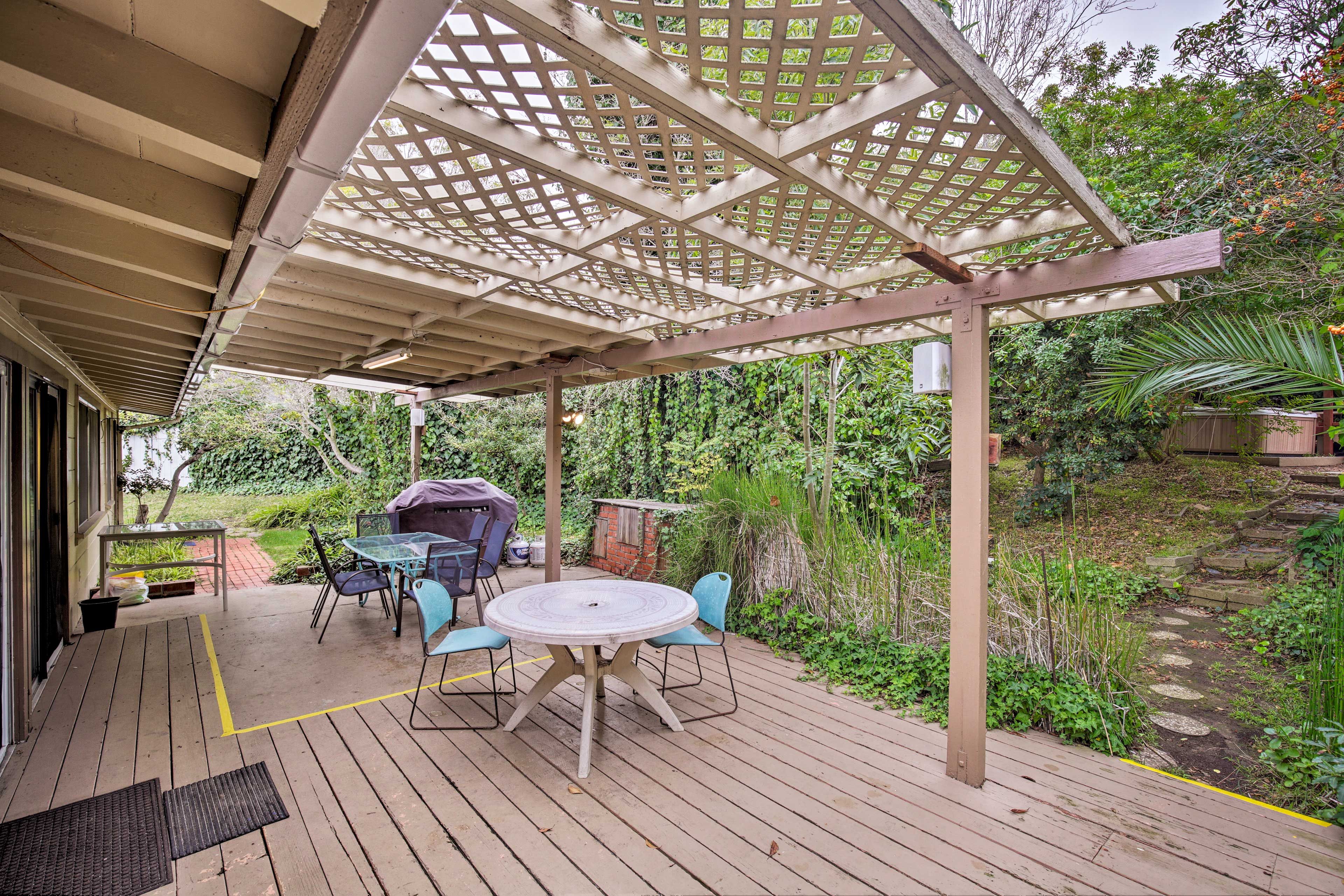 Deck | Outdoor Dining | Gas Grill