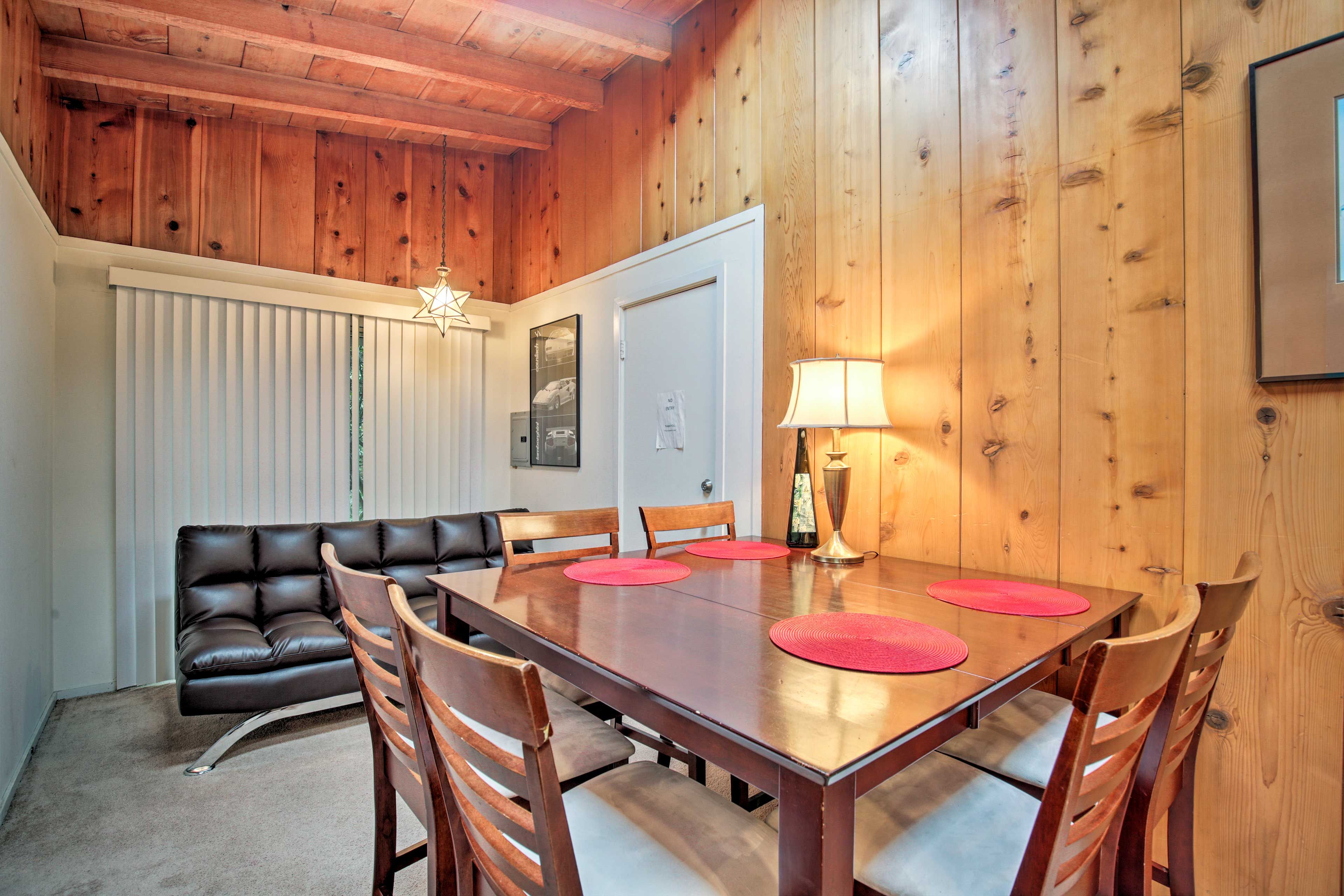 Dining Area | Dishes & Flatware Provided