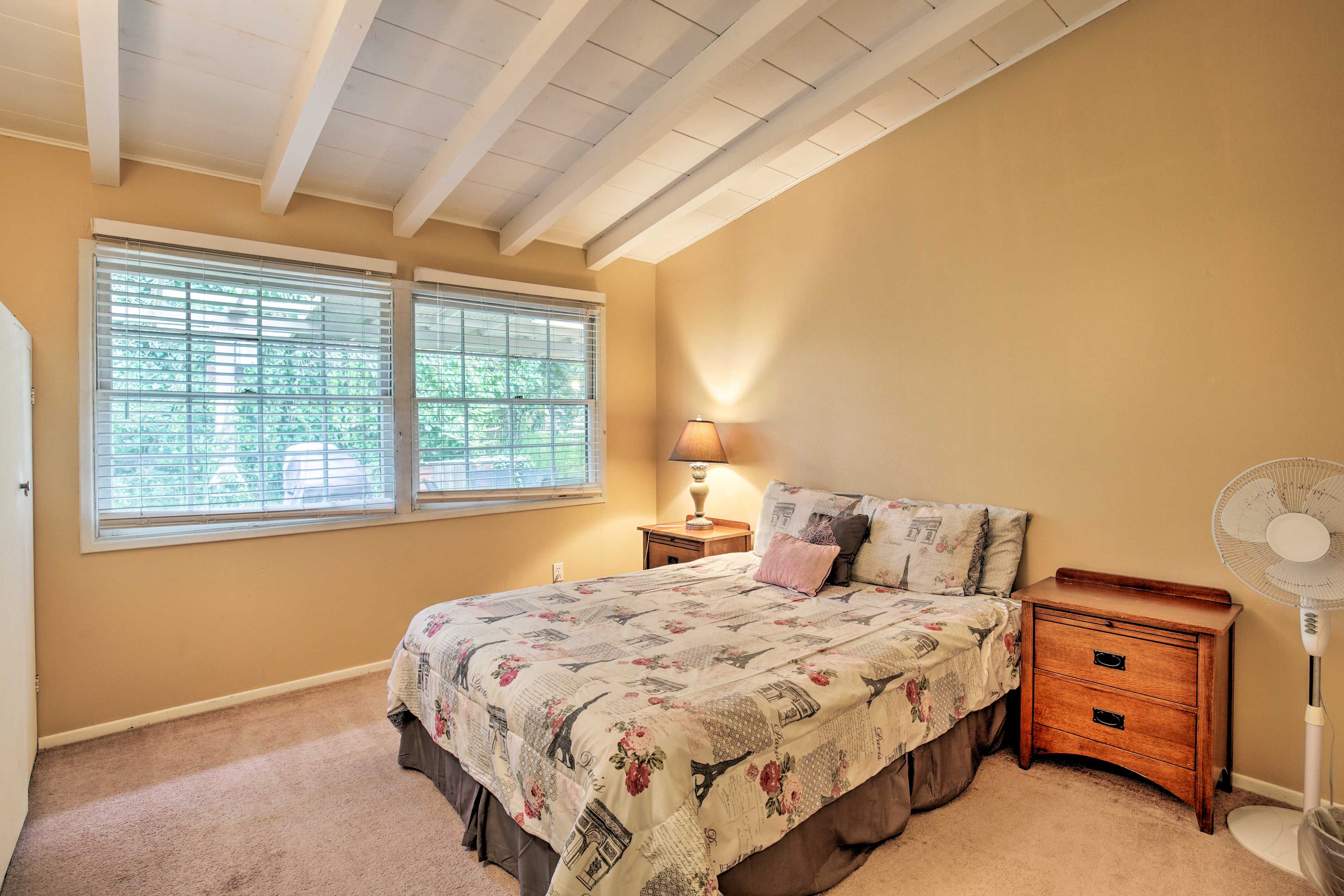Bedroom 3 | Queen Bed