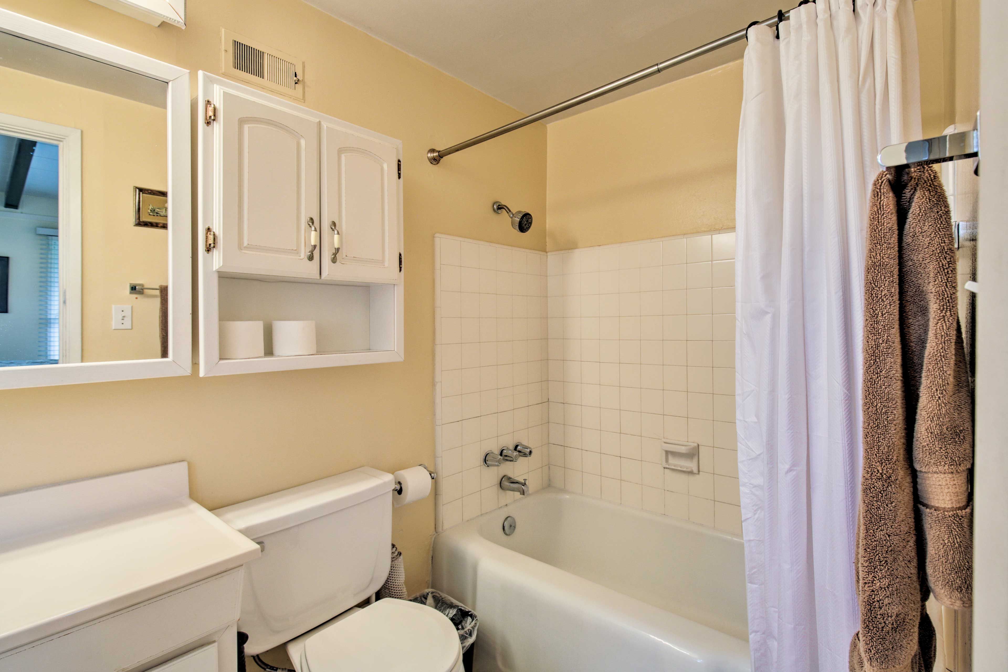 Full Bathroom | Towels & Linens Provided