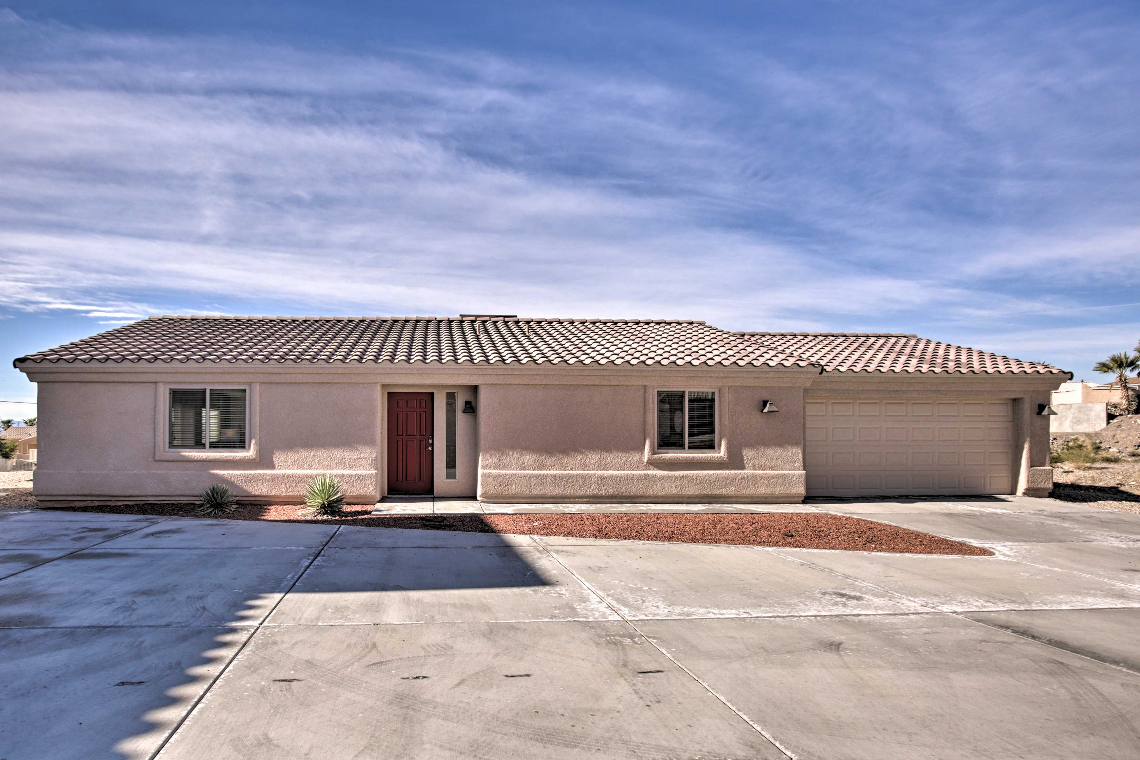 This property is perfect for small groups looking to enjoy all sides of Havasu.