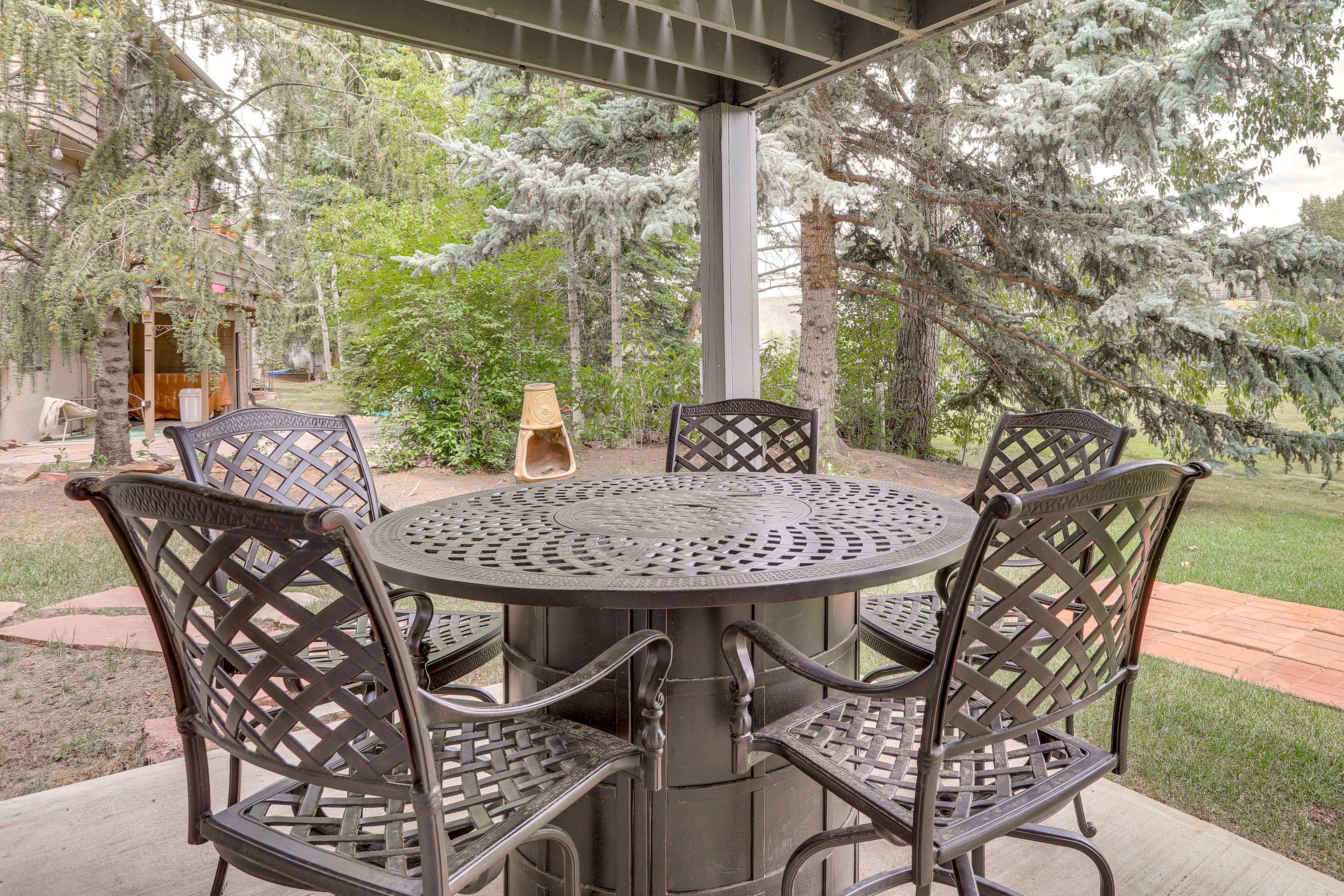 Covered Patio | Outdoor Dining
