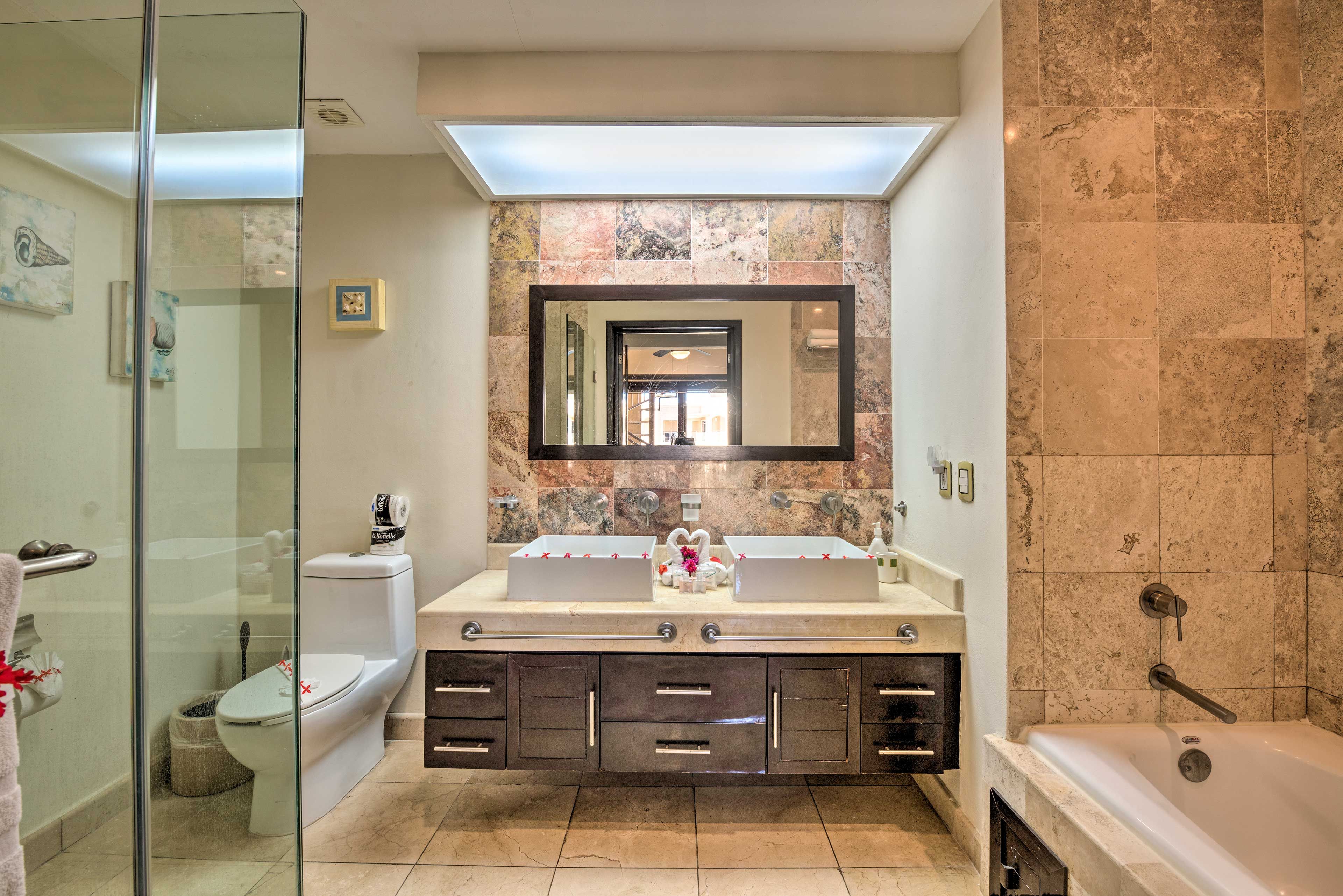 Full Bathroom | Linens & Towels