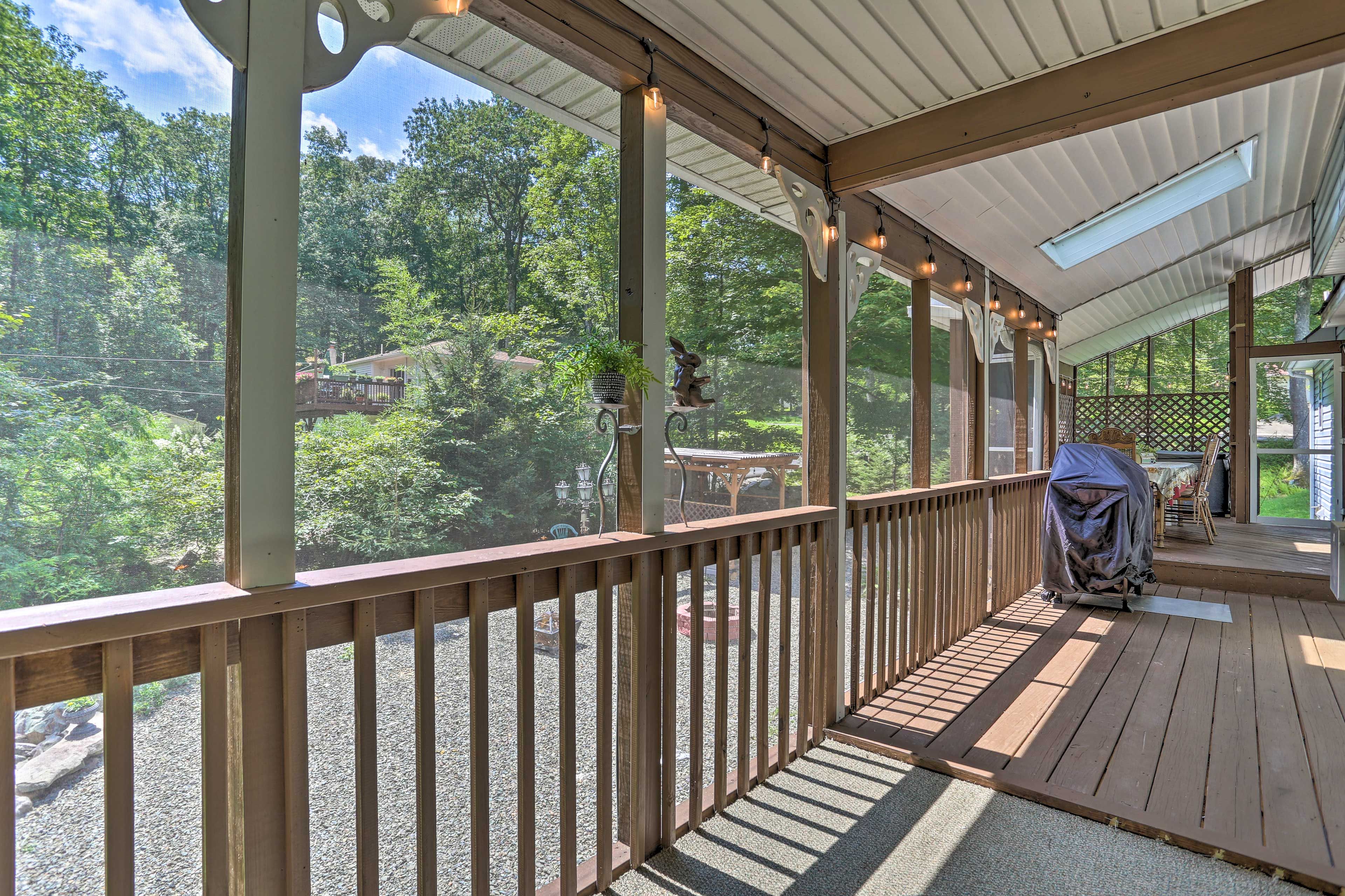Screened-In Deck | Hot Tub | Grill