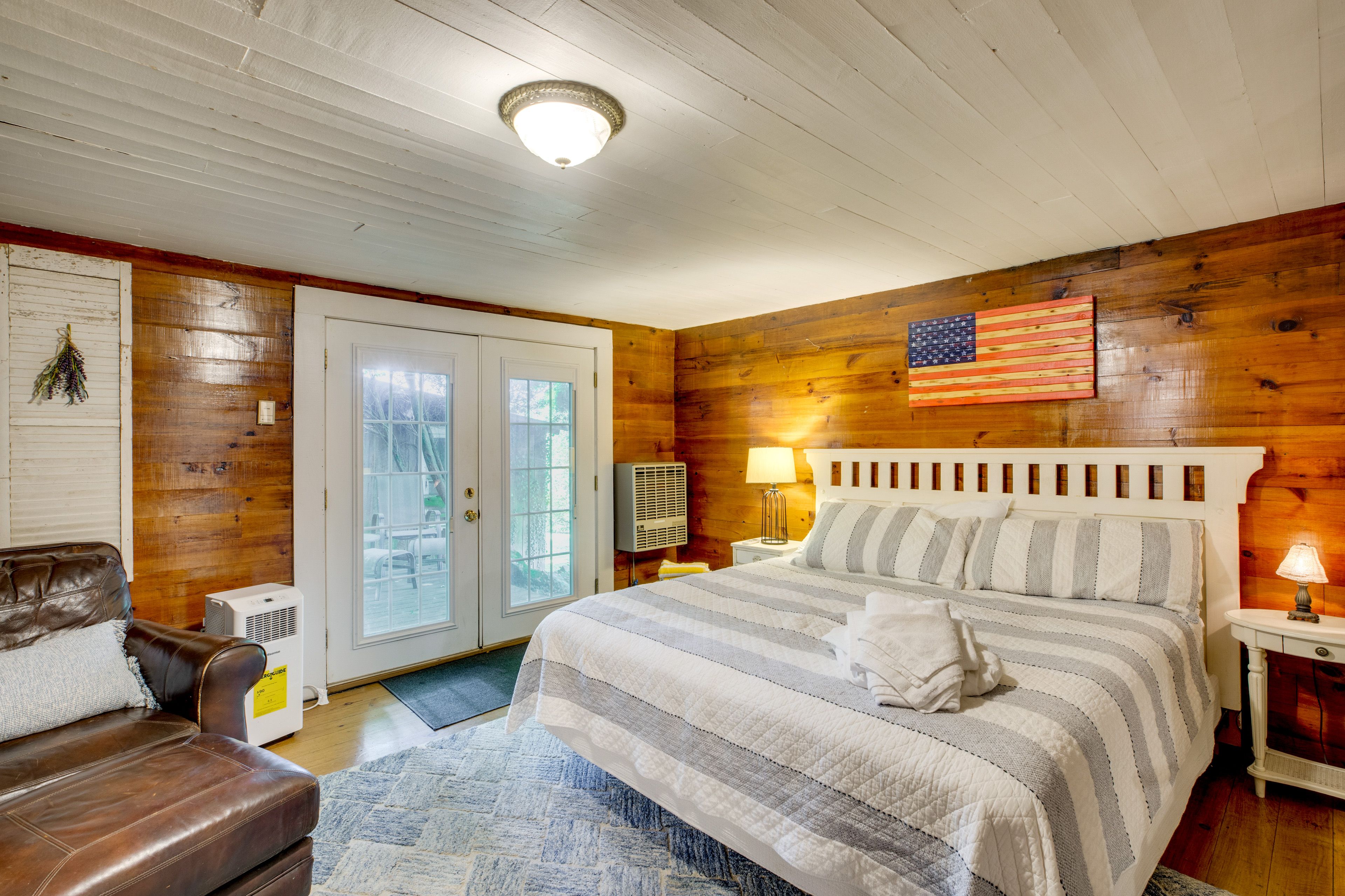 Bedroom 1 | King Bed