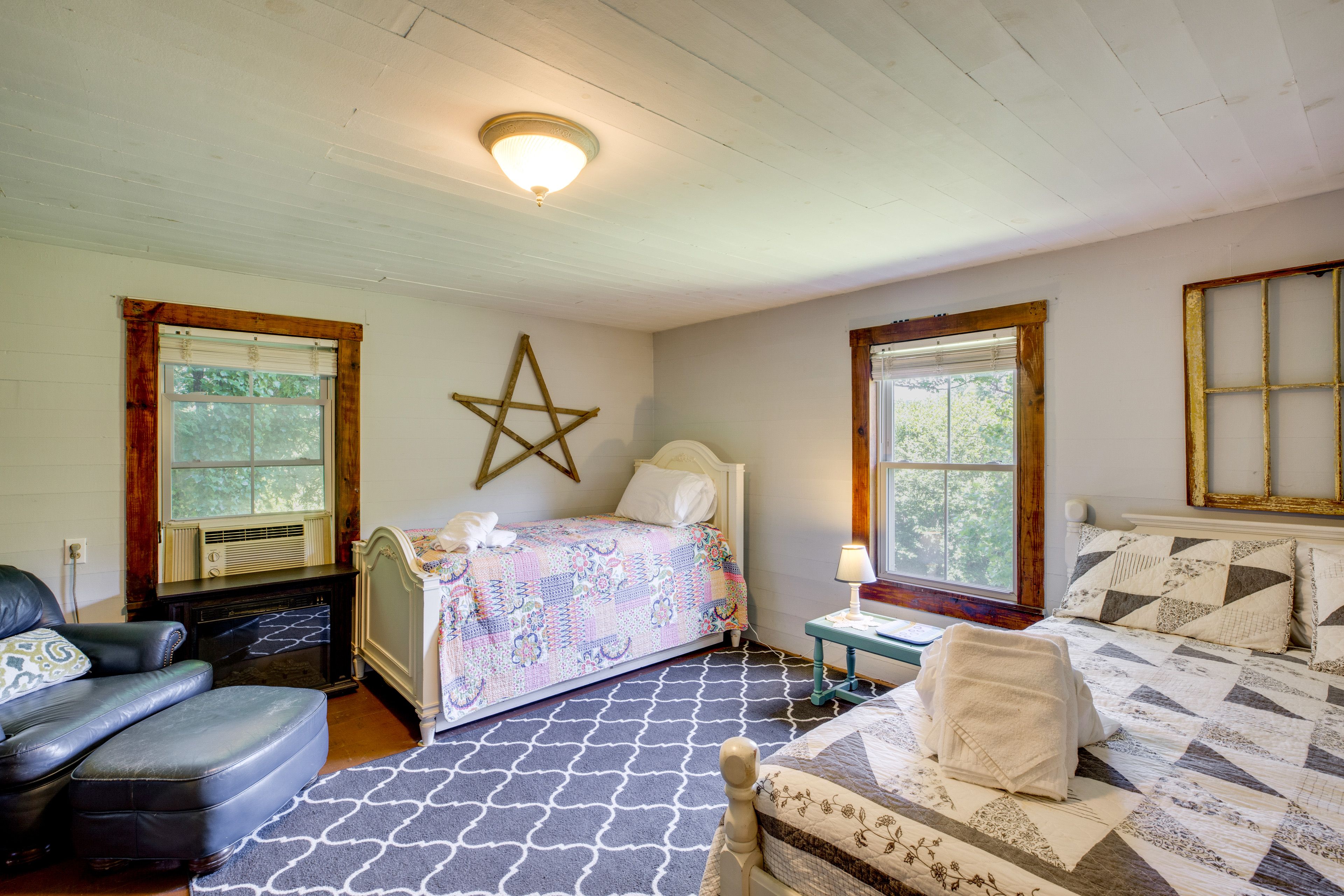 Bedroom 3 | Queen Bed