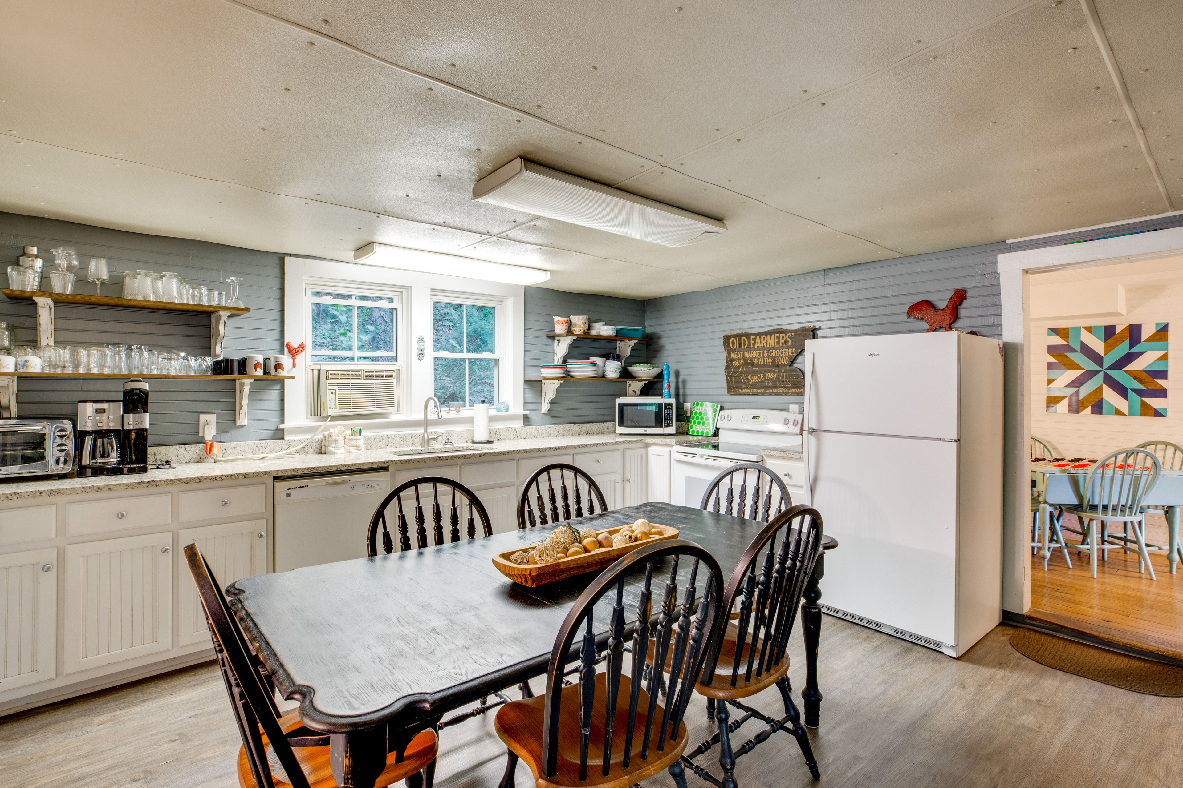 Dining Area | Dishware & Flatware