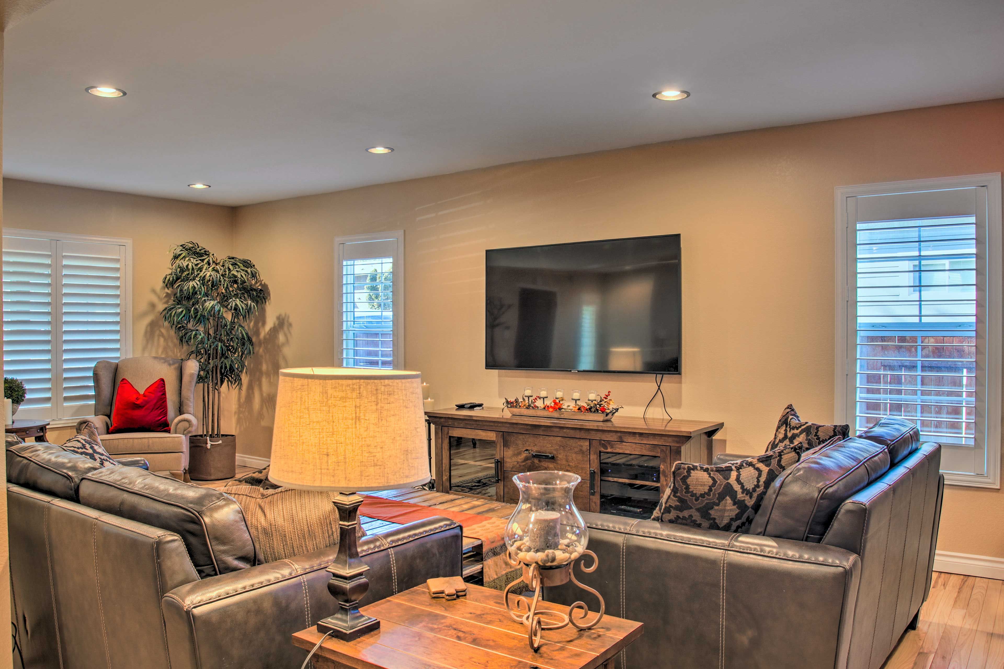 The open layout makes it easy to share quality time with loved ones.