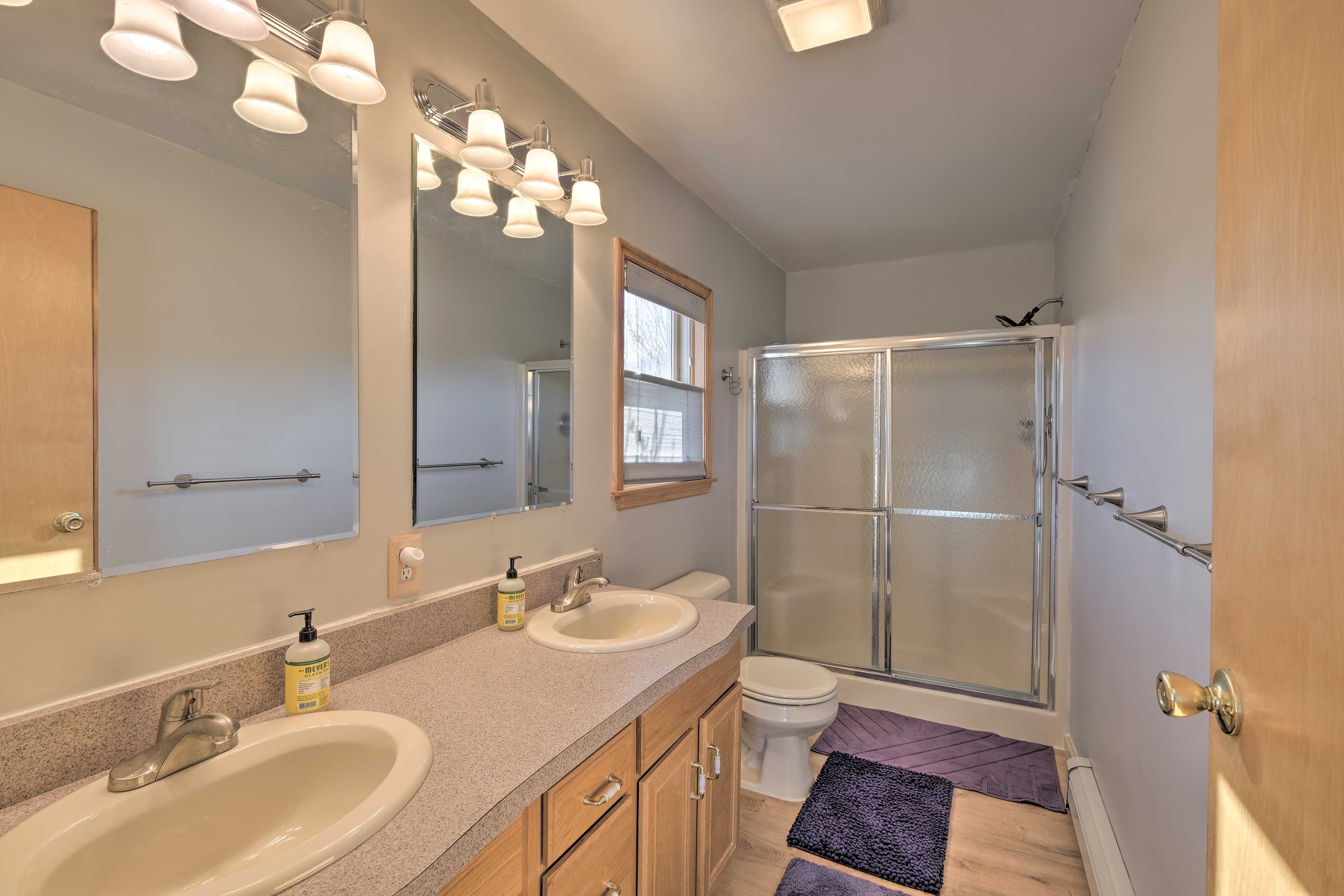 Full Bathroom | Linens & Towels
