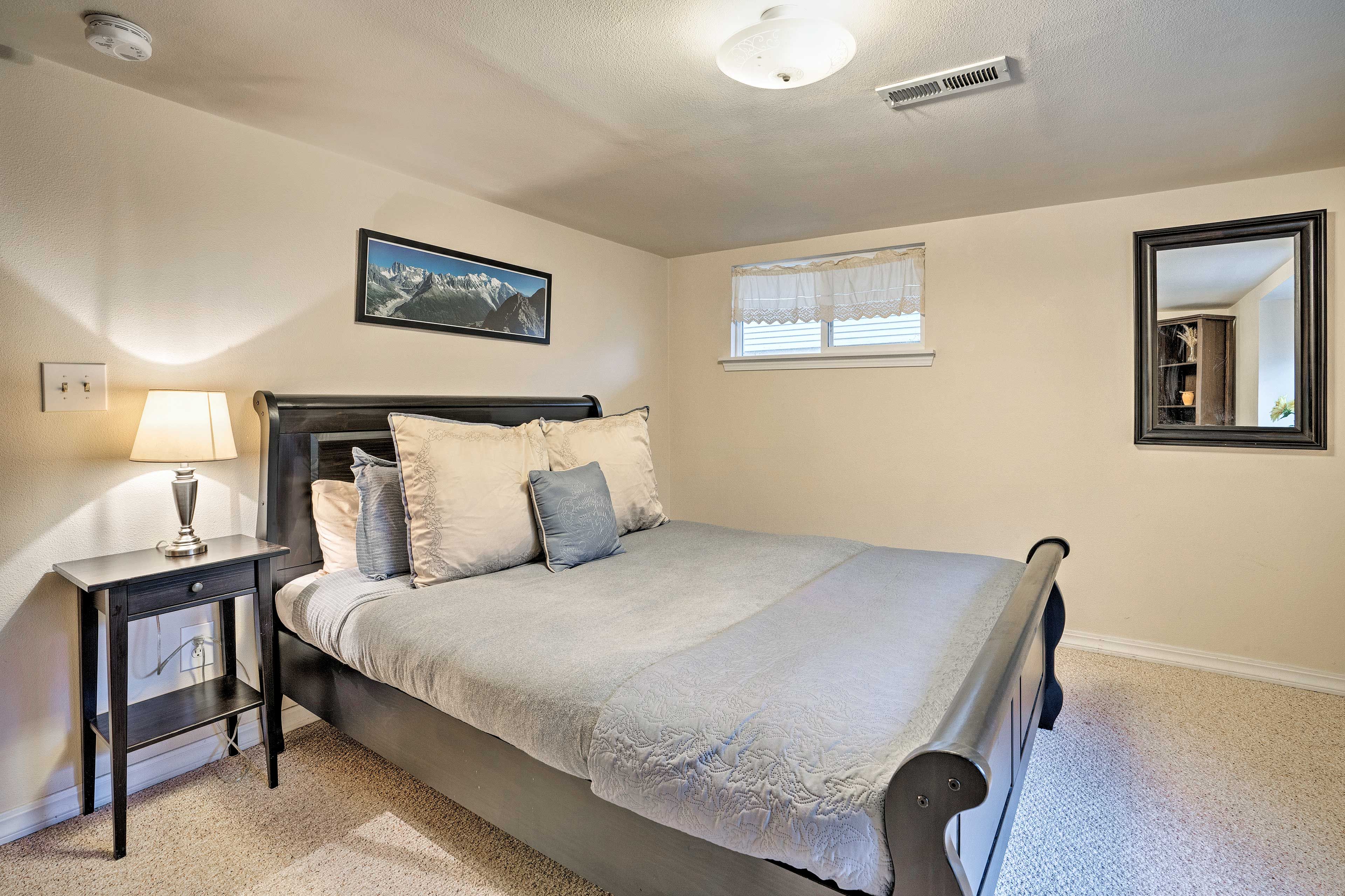 Bedroom 4 | Queen Bed