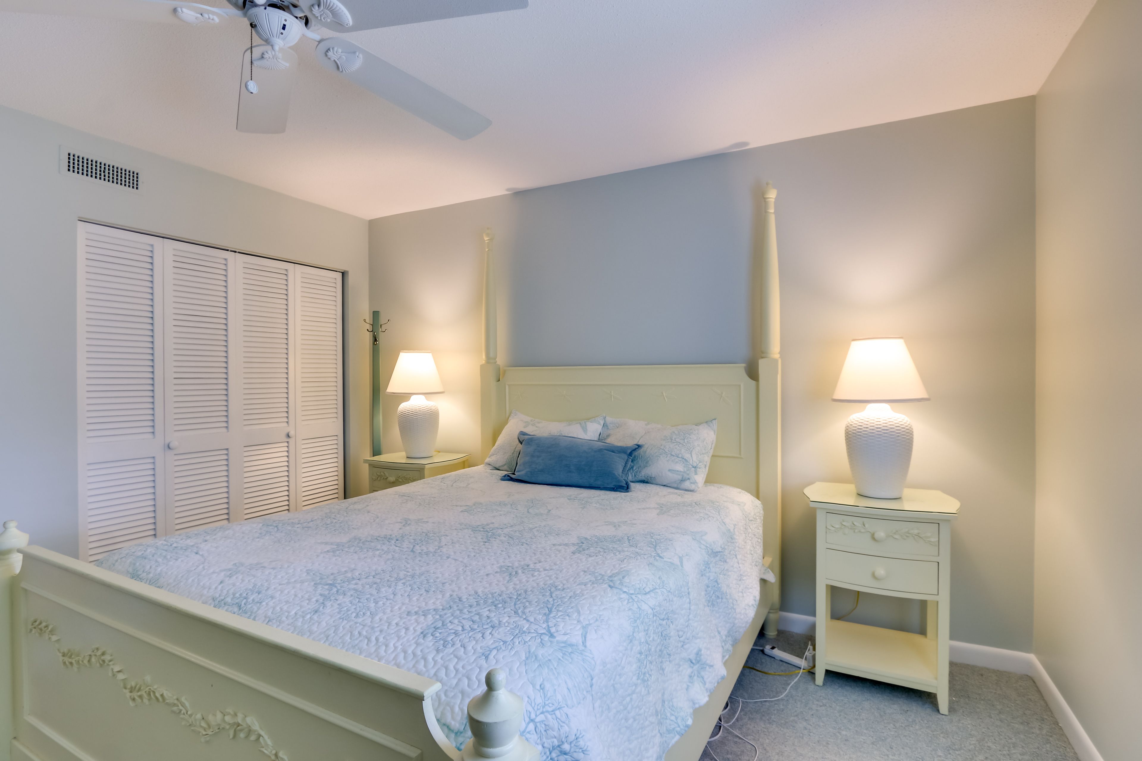 Bedroom 1 | Queen Bed