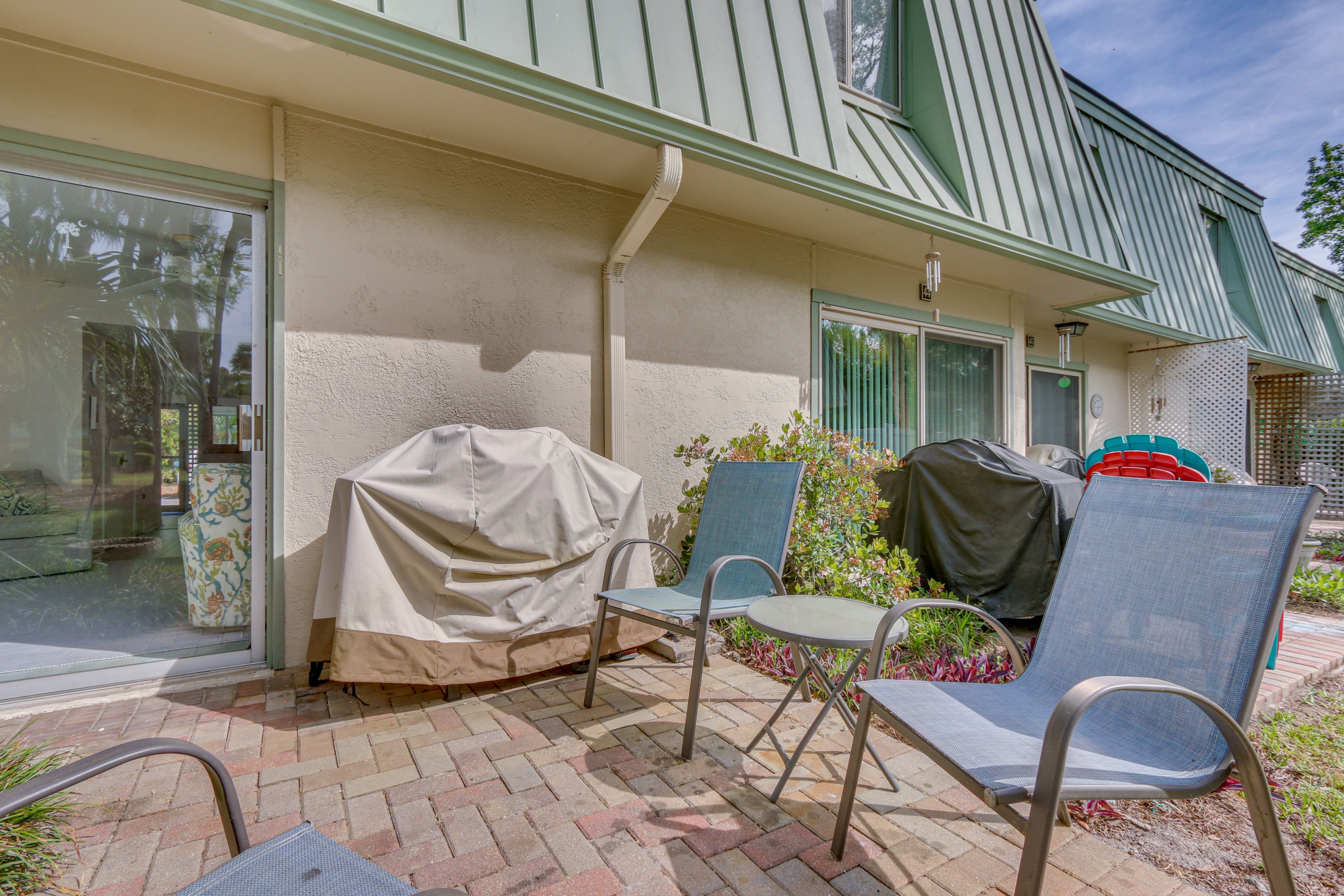 Private Patio | Charcoal Grill