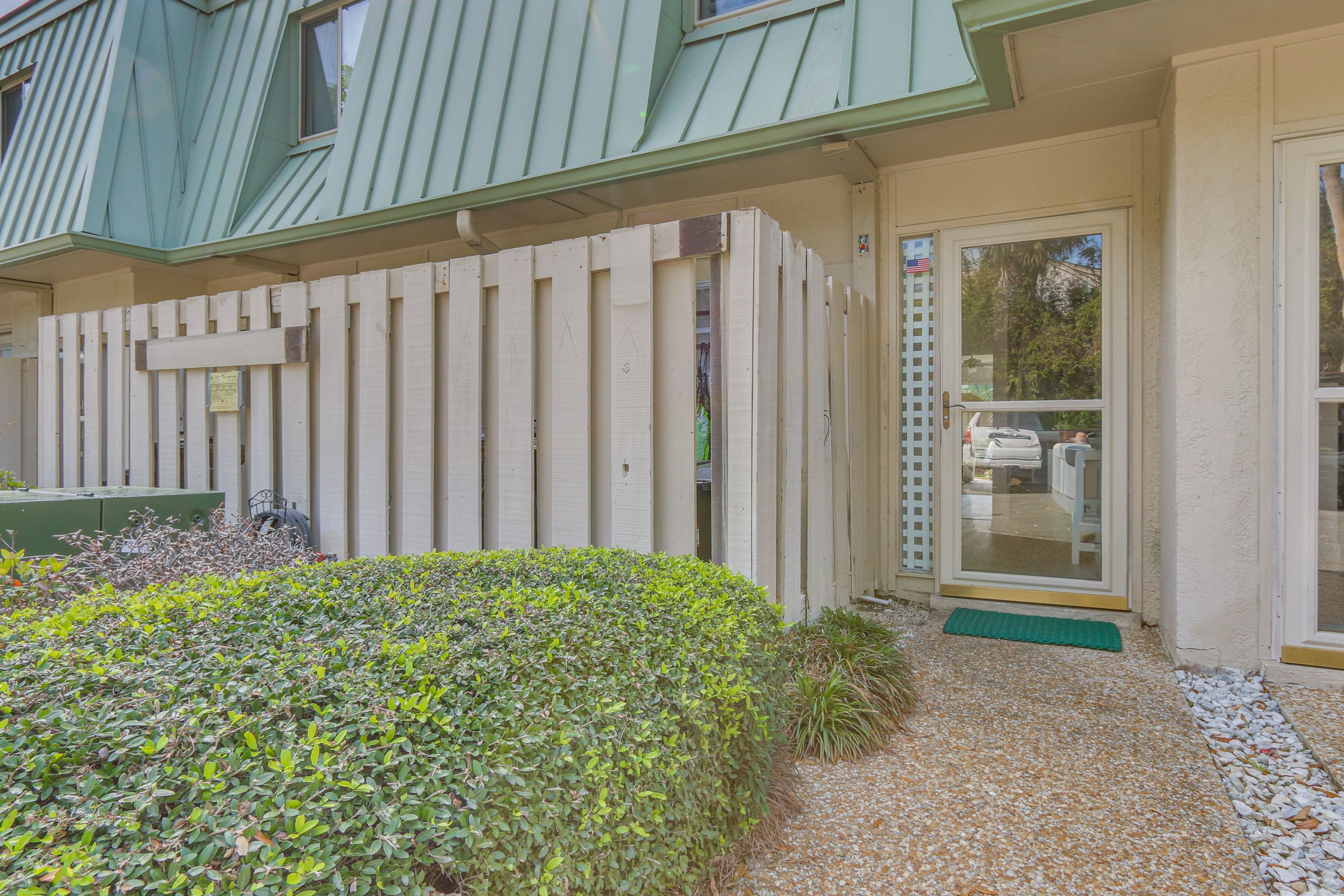 Designated Parking Spot (1 Vehicle) | Guest Parking (First-Come, First-Served)