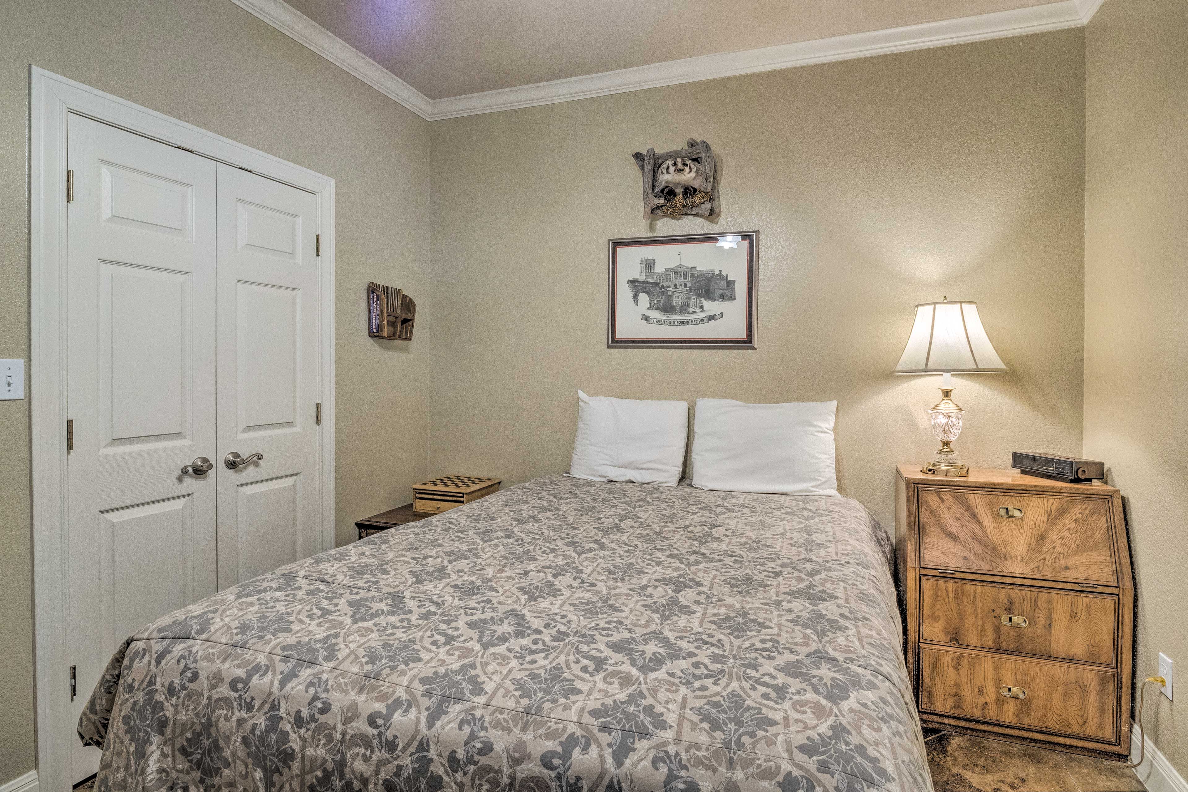 Bedroom 2 | Queen Bed