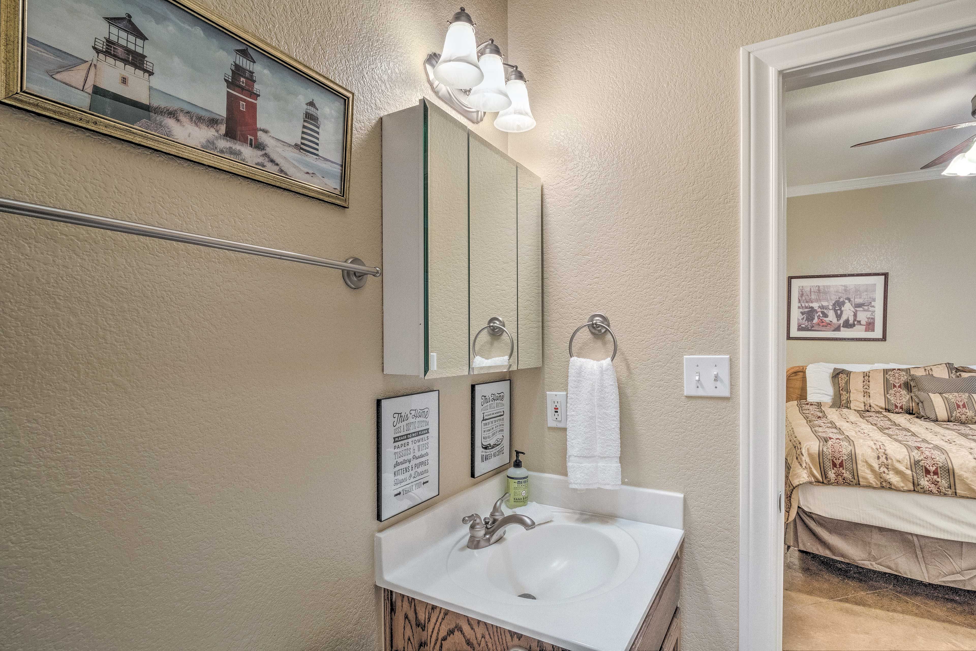 En-Suite Bathroom | Towels Provided
