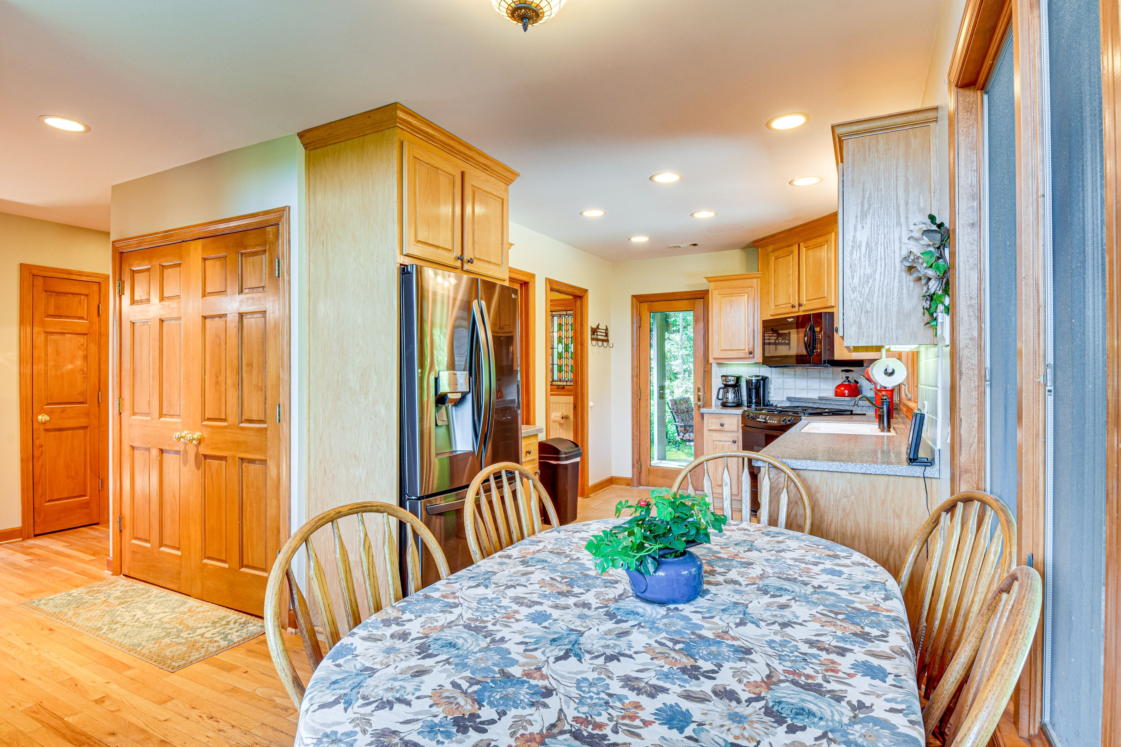 Dining Room | Dishware & Flatware Provided