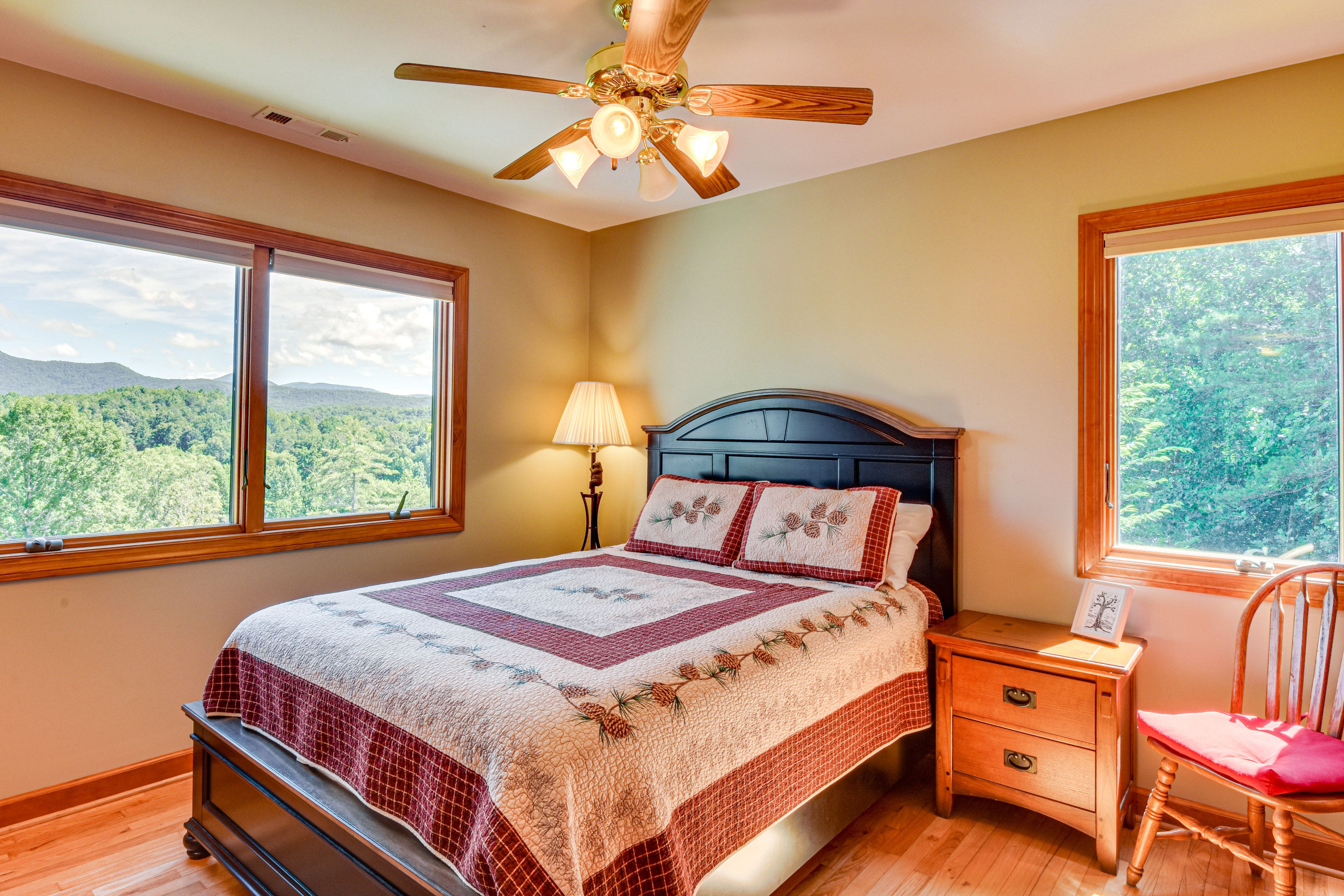 Bedroom 3 | Queen Bed | Main Floor
