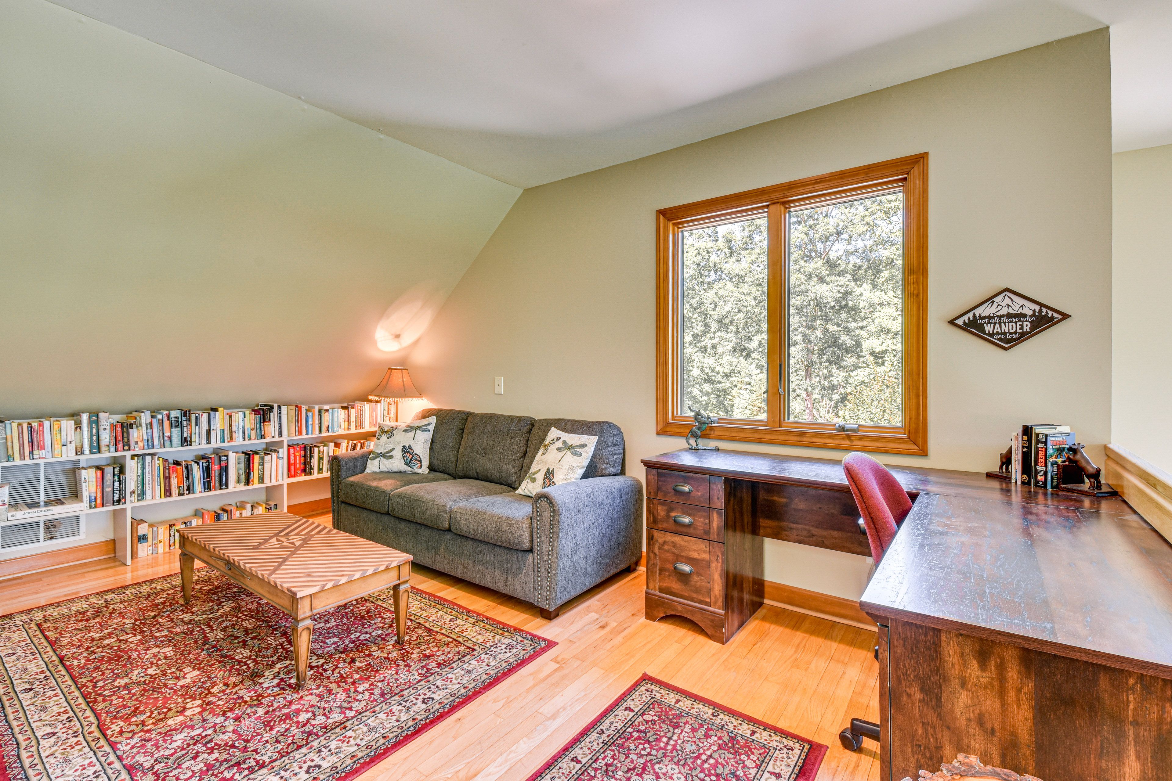 Loft | Laptop-Friendly Desk