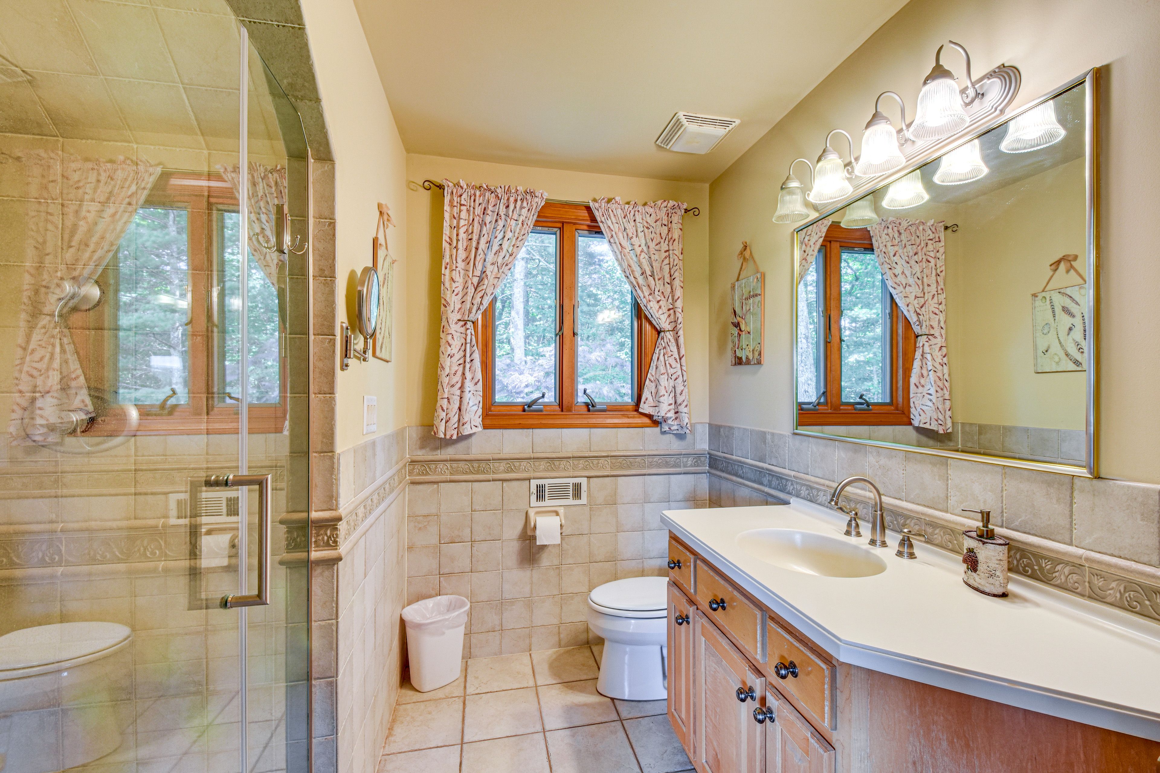En-Suite Bathroom | Complimentary Toiletries | Hair Dryers | Towels Provided
