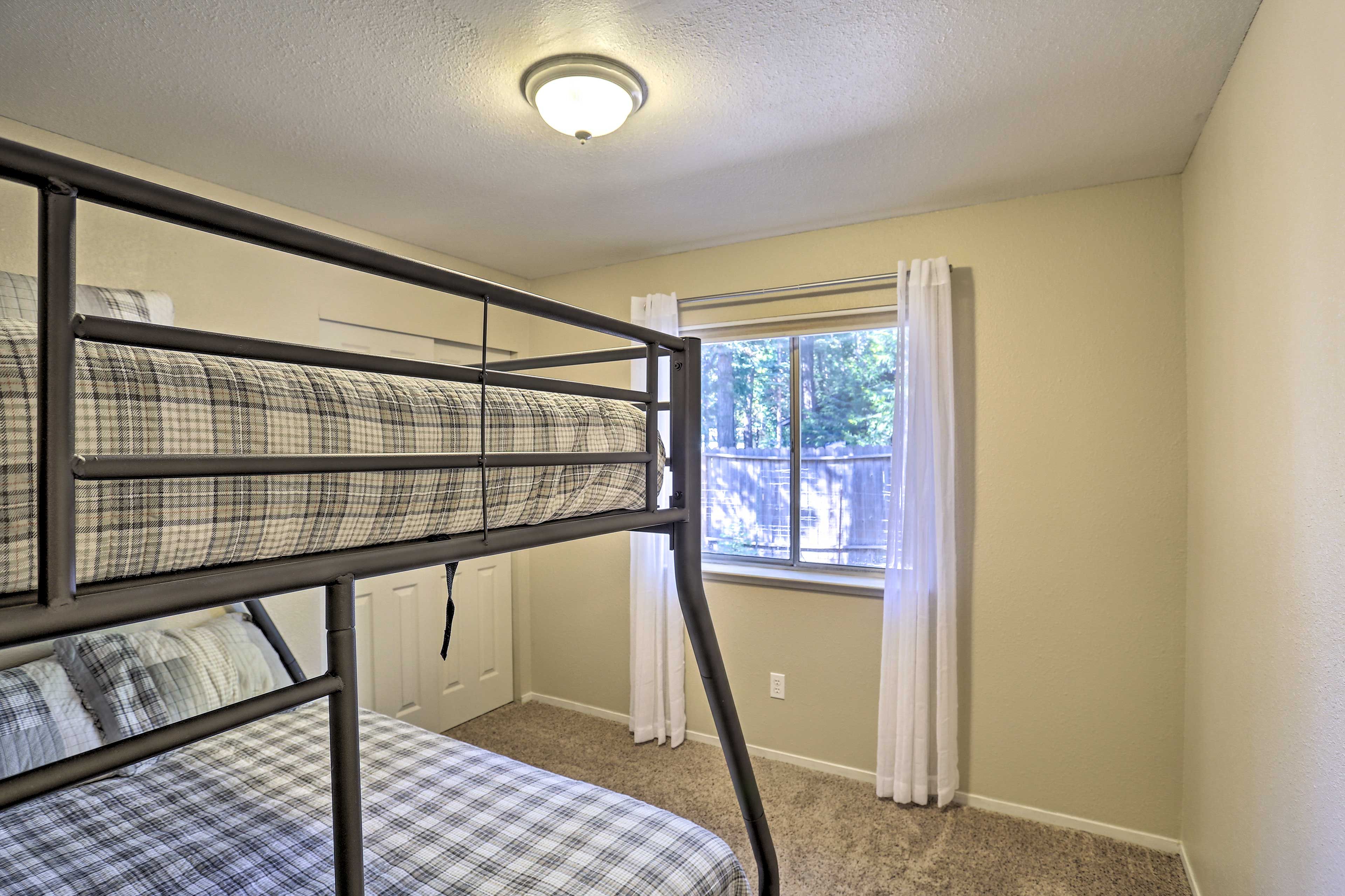 Bedroom 3 | Twin/Full Bunk Beds
