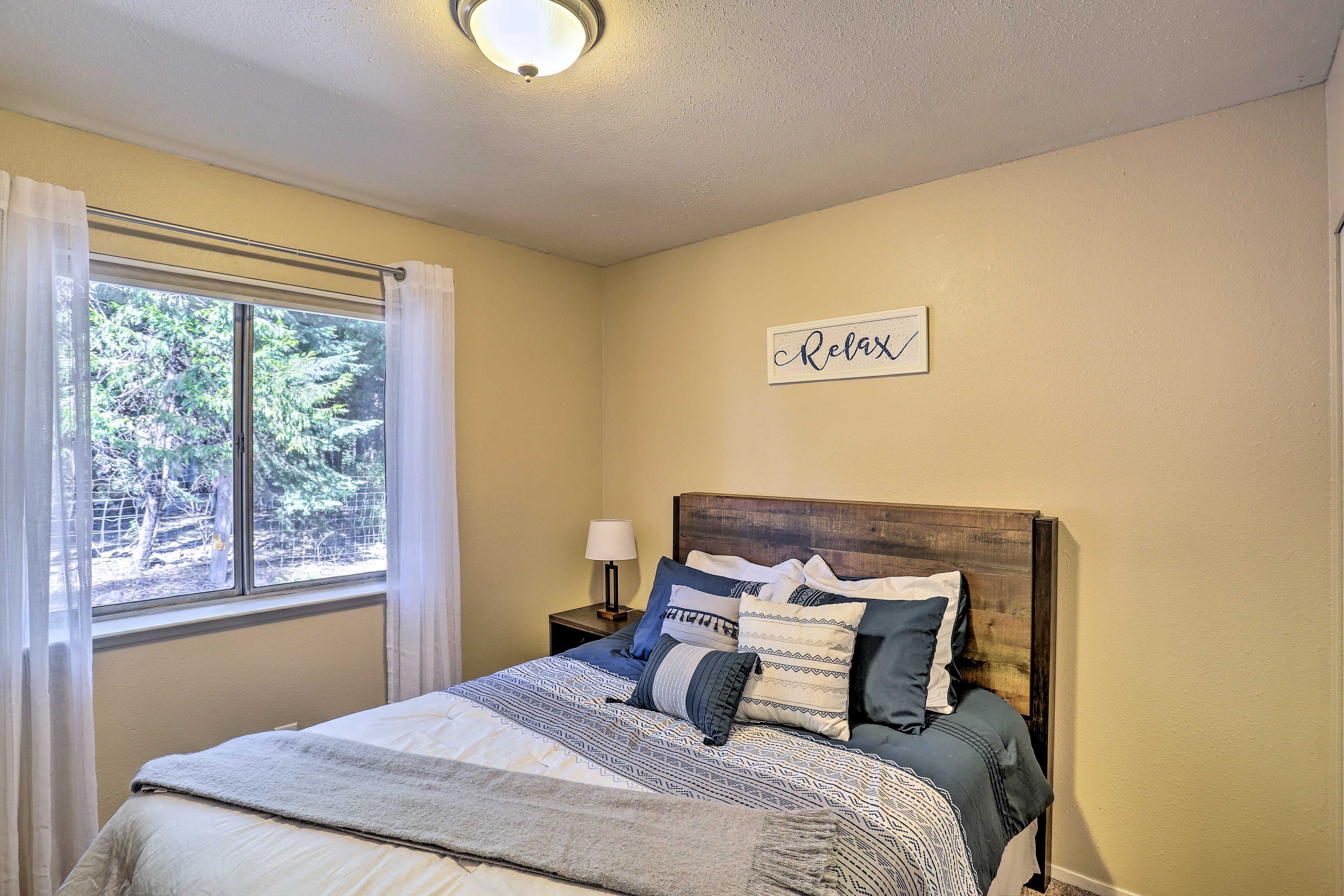 Bedroom 2 | Queen Bed