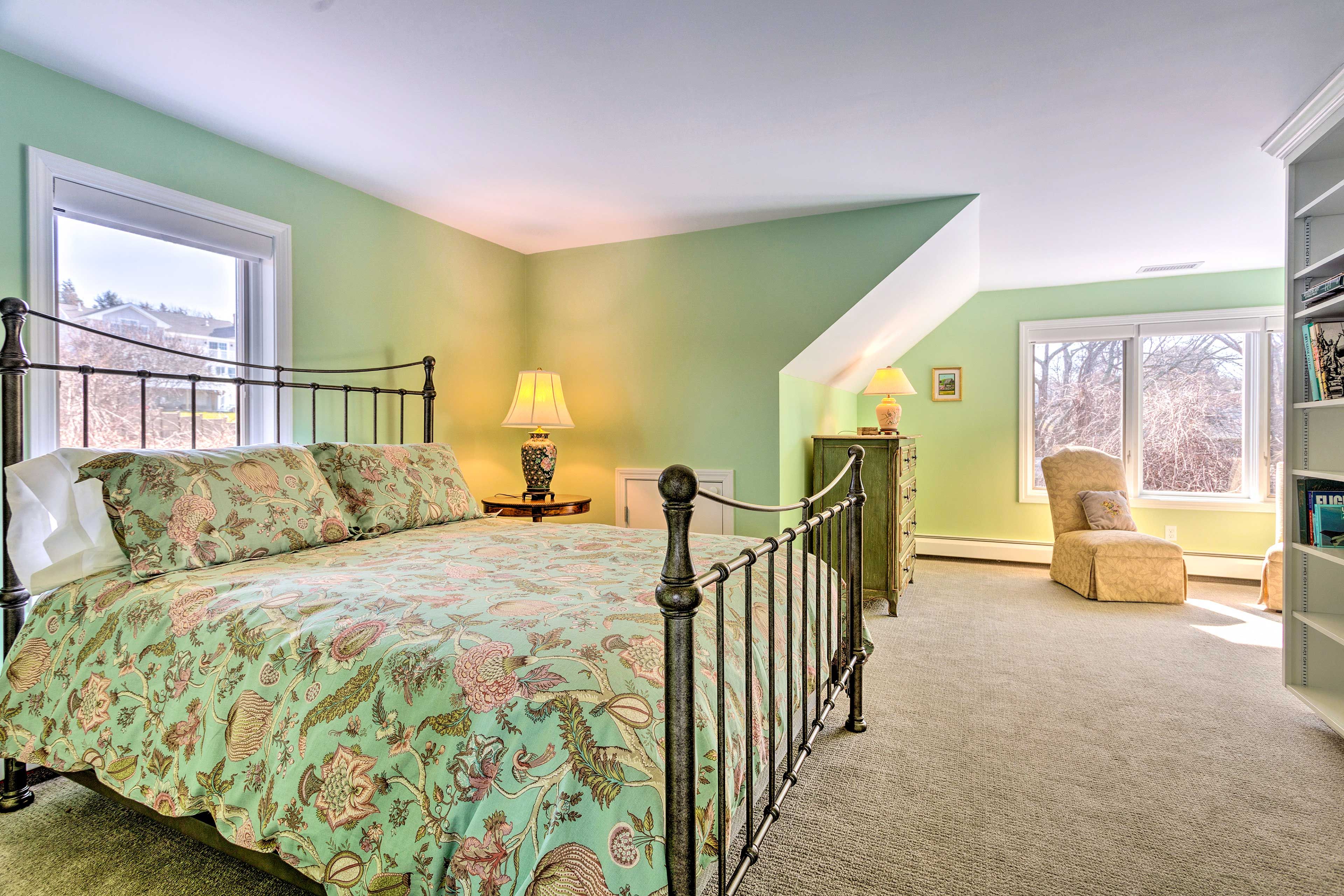 Bedroom 2 | Queen Bed | Upper Level
