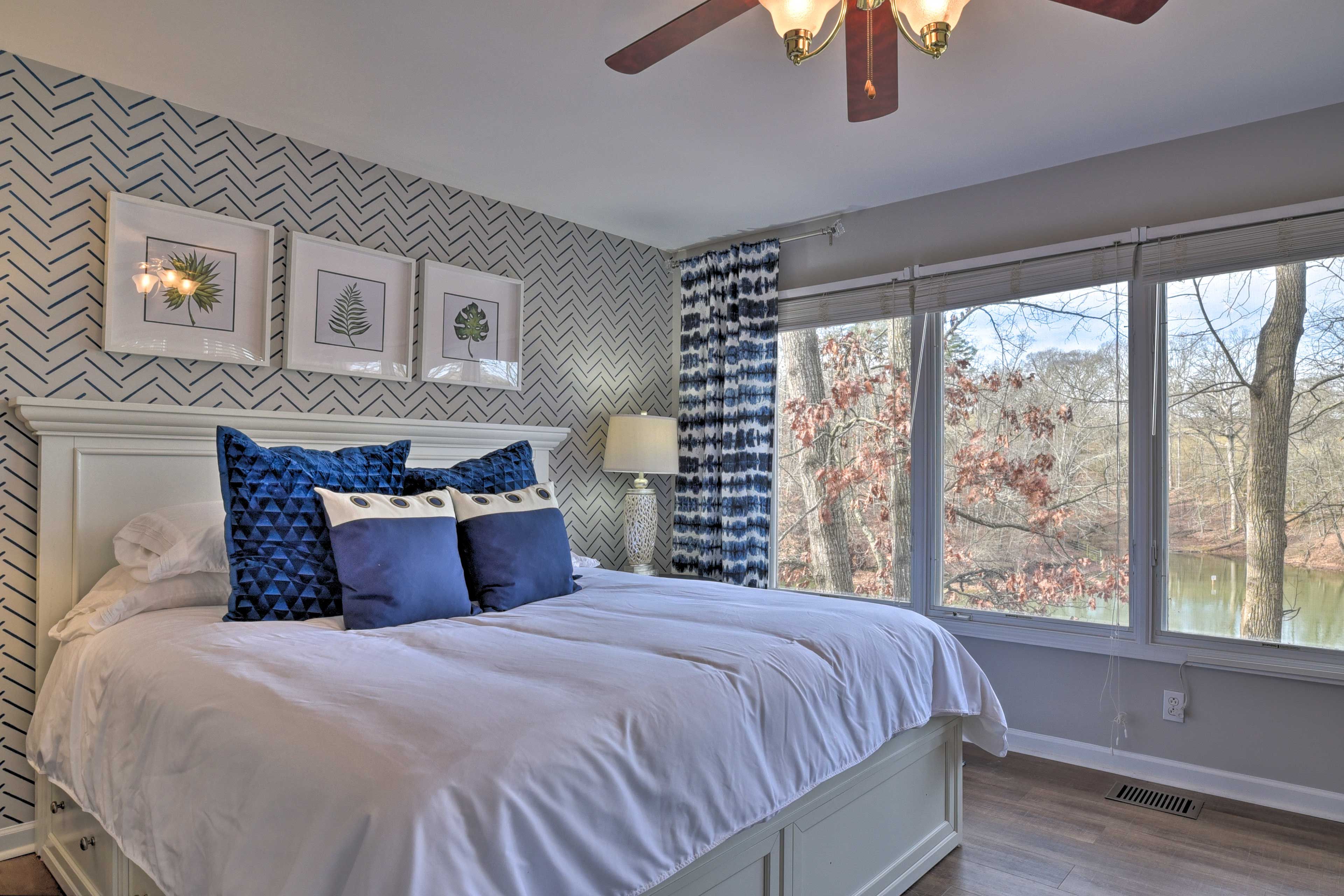Bedroom 1 | King Bed | Twin Bed | Linens Provided