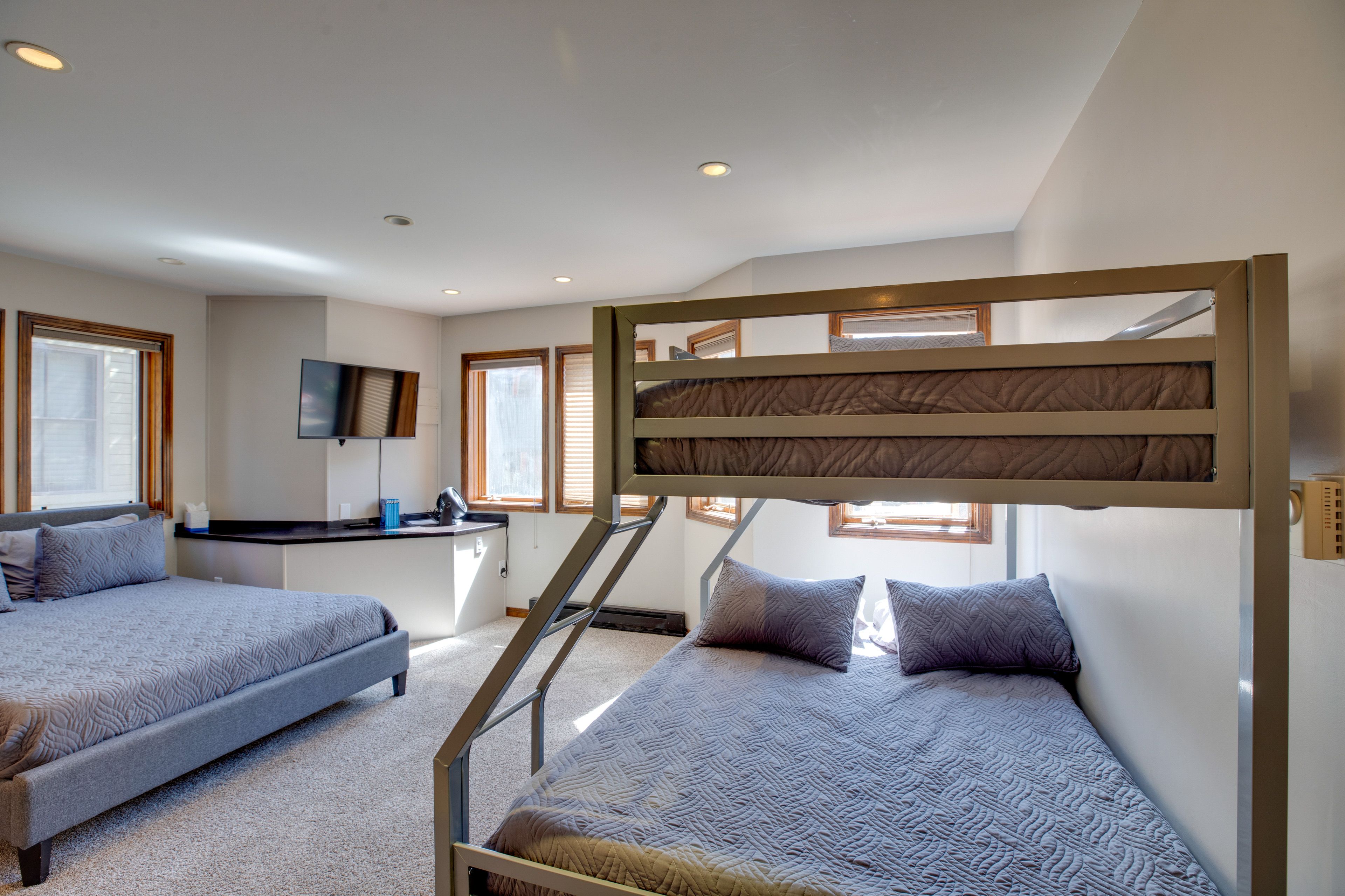 Bedroom 2 | Queen Bed | Twin/Full Bunk Bed