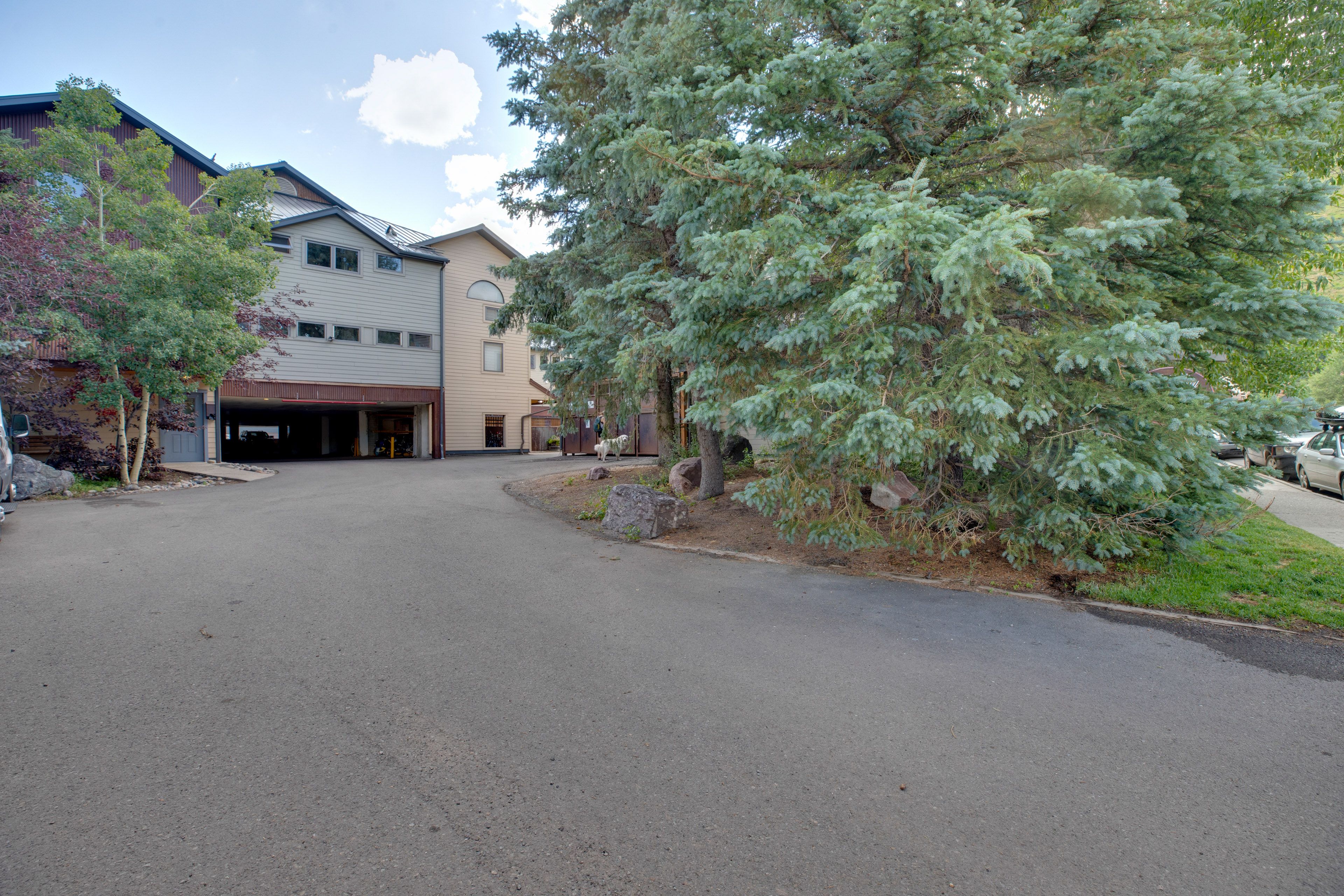 Parking | Community Garage (1 Vehicle) | Open Lot