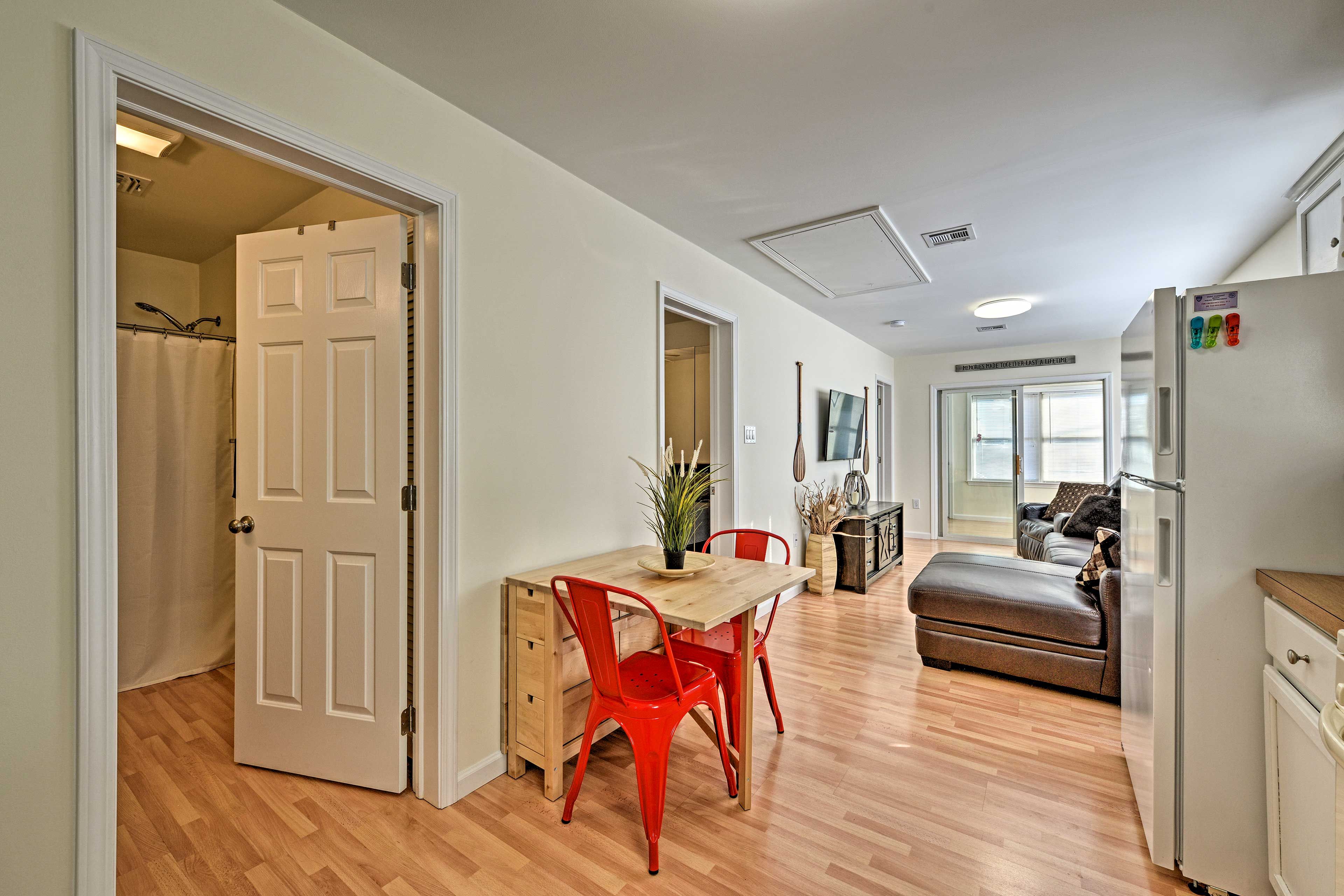 Let the conversations flow throughout the cottage's open floor plan.