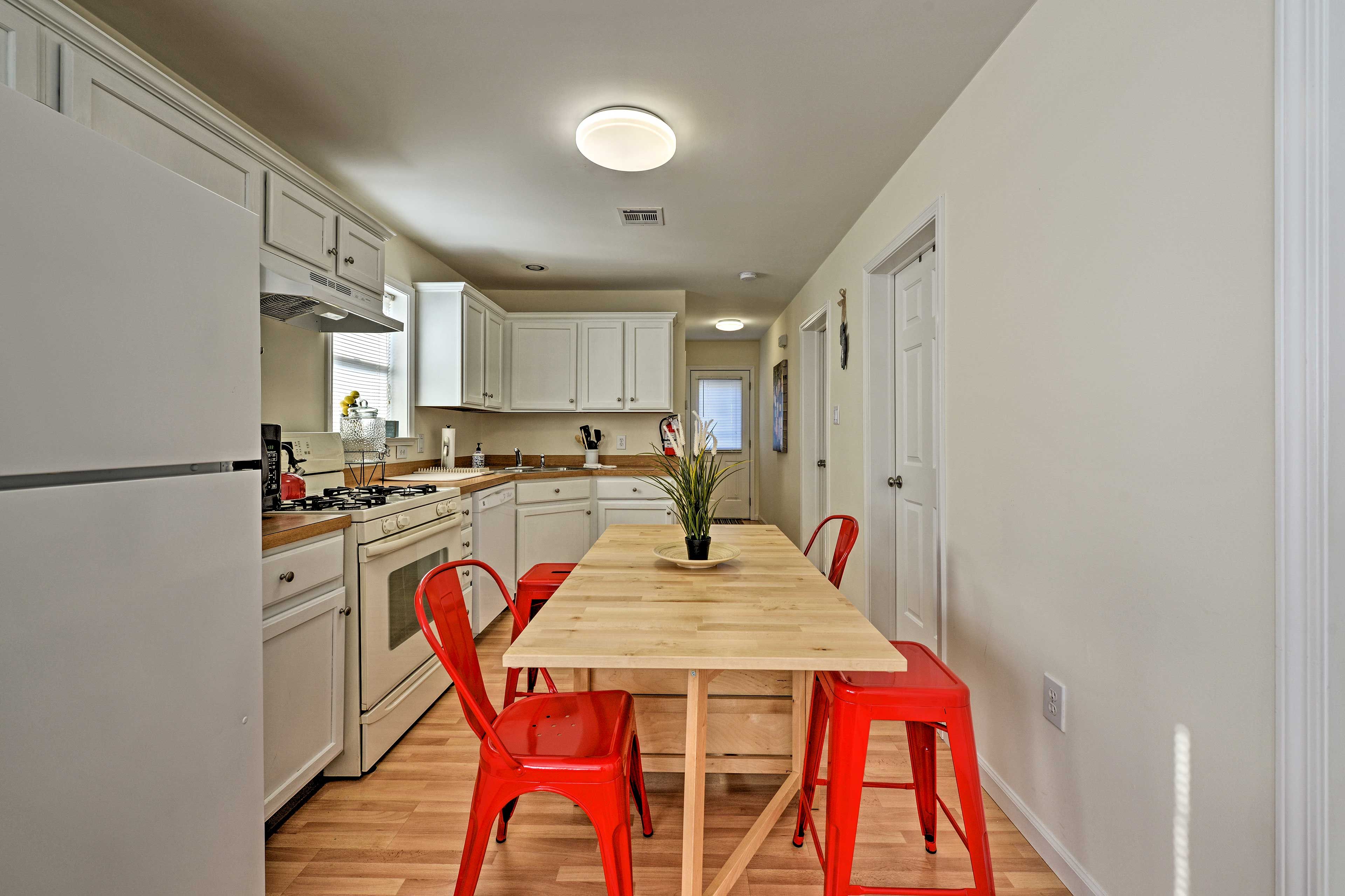 The dining table expands to accommodate more guests!