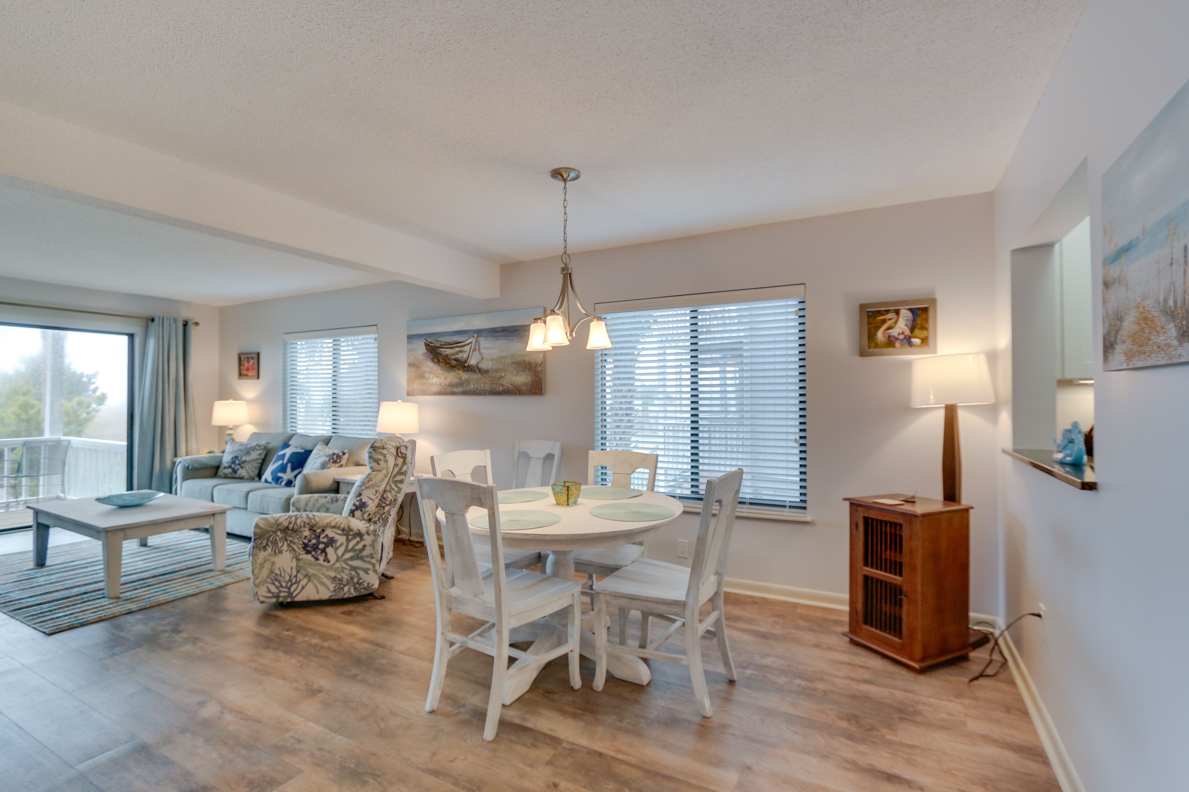 Dining Area | Dishes & Flatware Provided