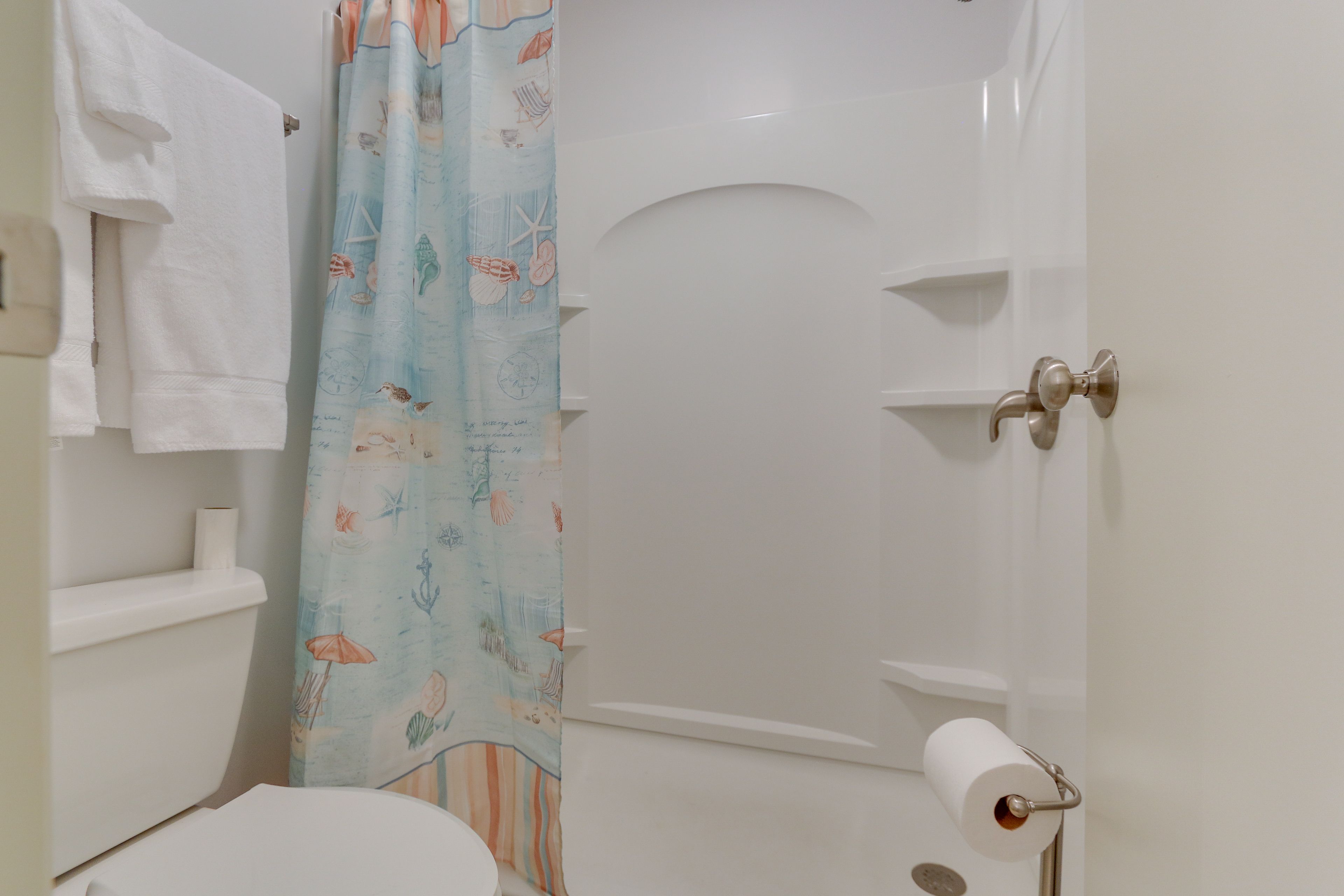 Full Bathroom | Towels & Linens Provided