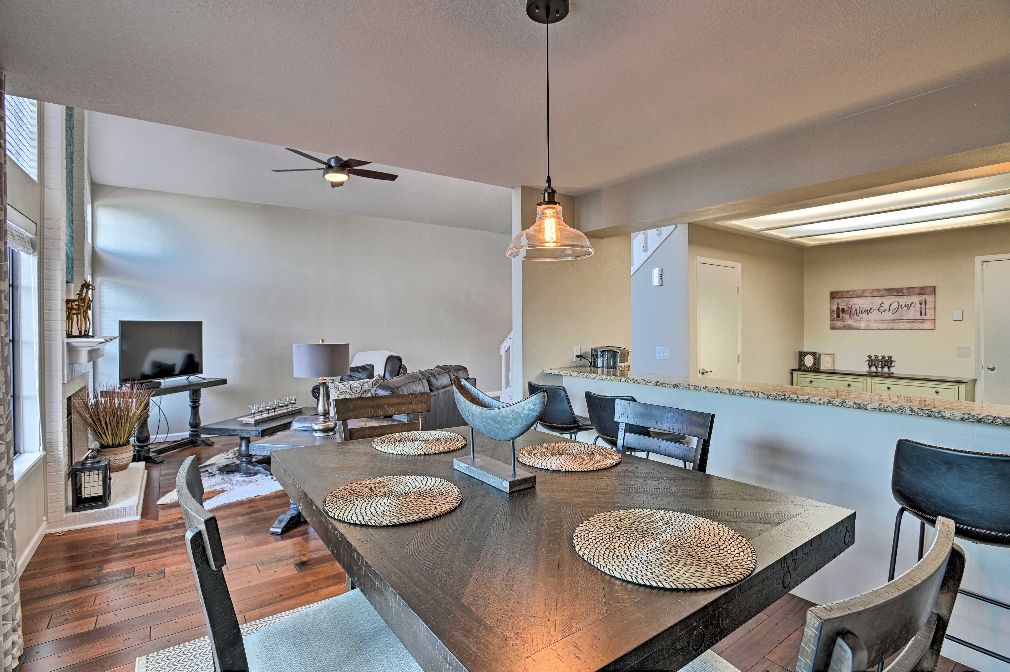 The open layout makes it easy to share quality time with loved ones.