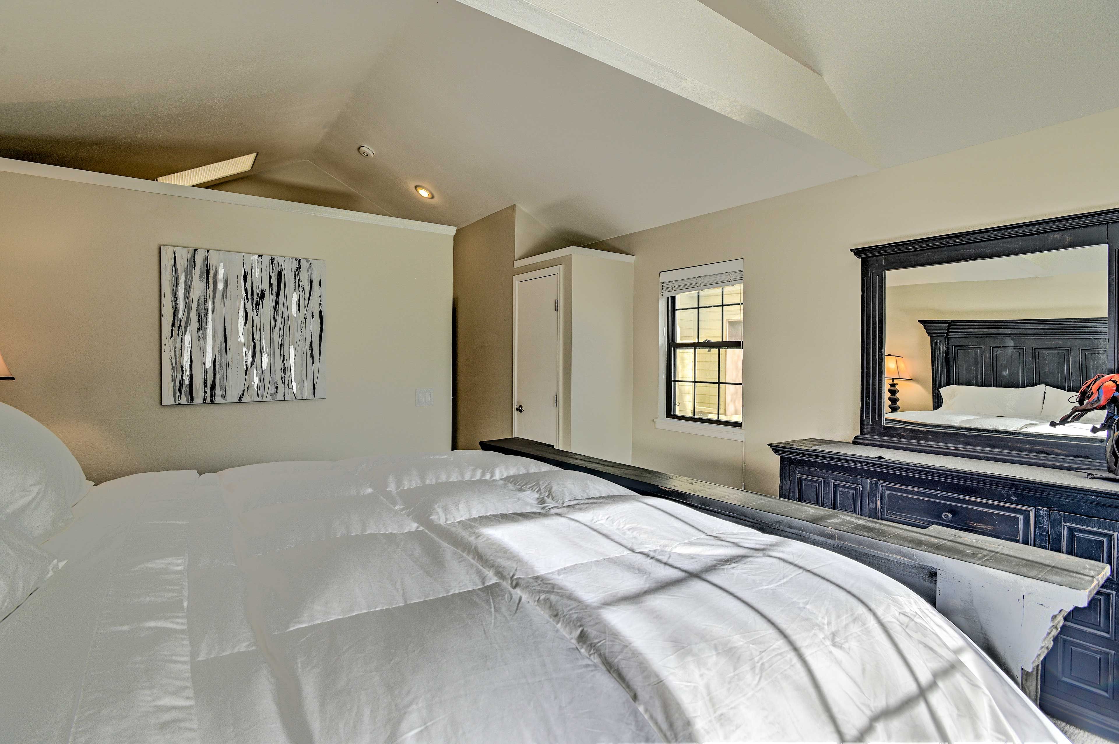 Wake up and wash off in the en-suite bath.