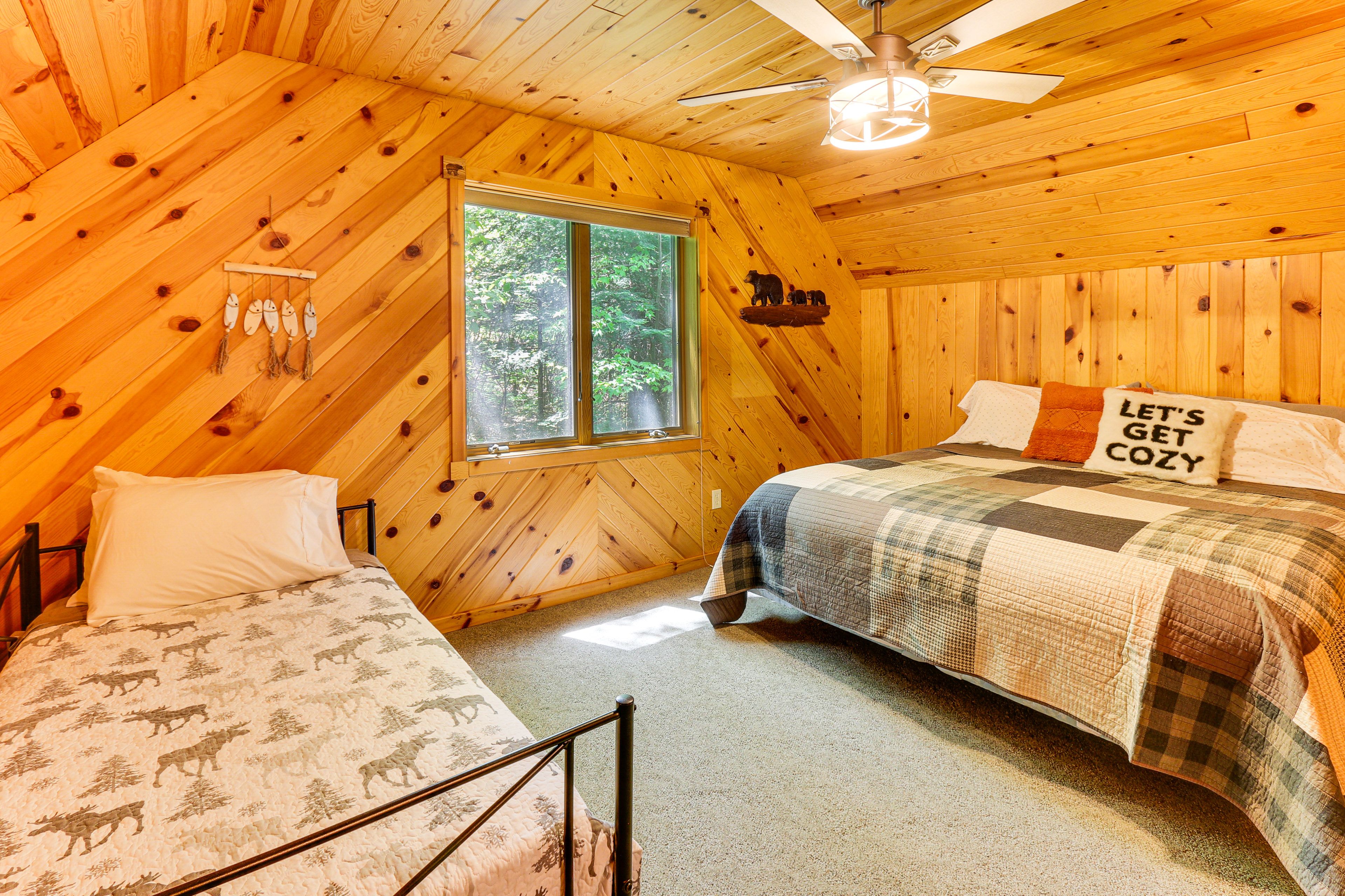 Bedroom 2 | King Bed | Twin Bed | 2nd Floor