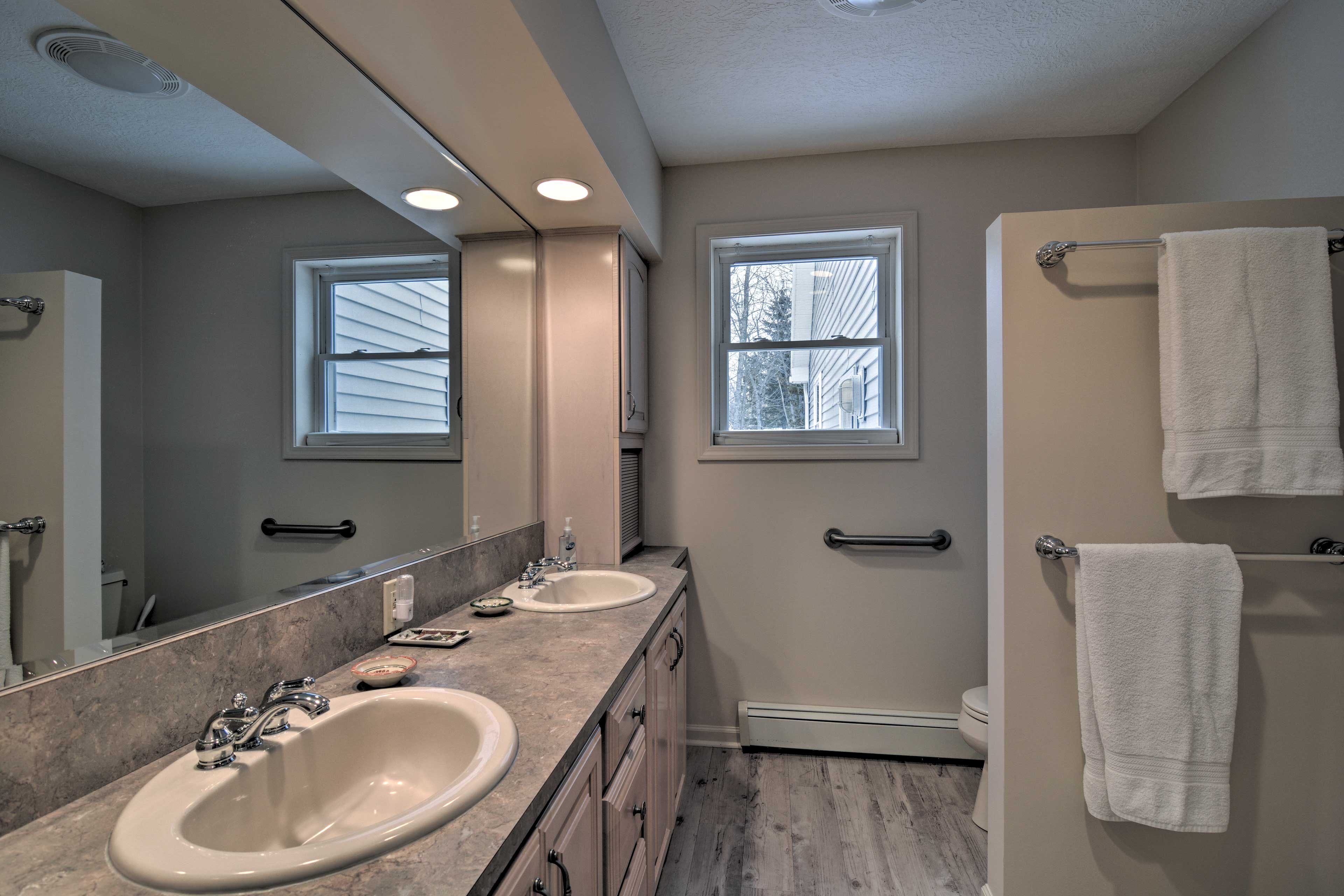 Full Bathroom | Linens & Towels