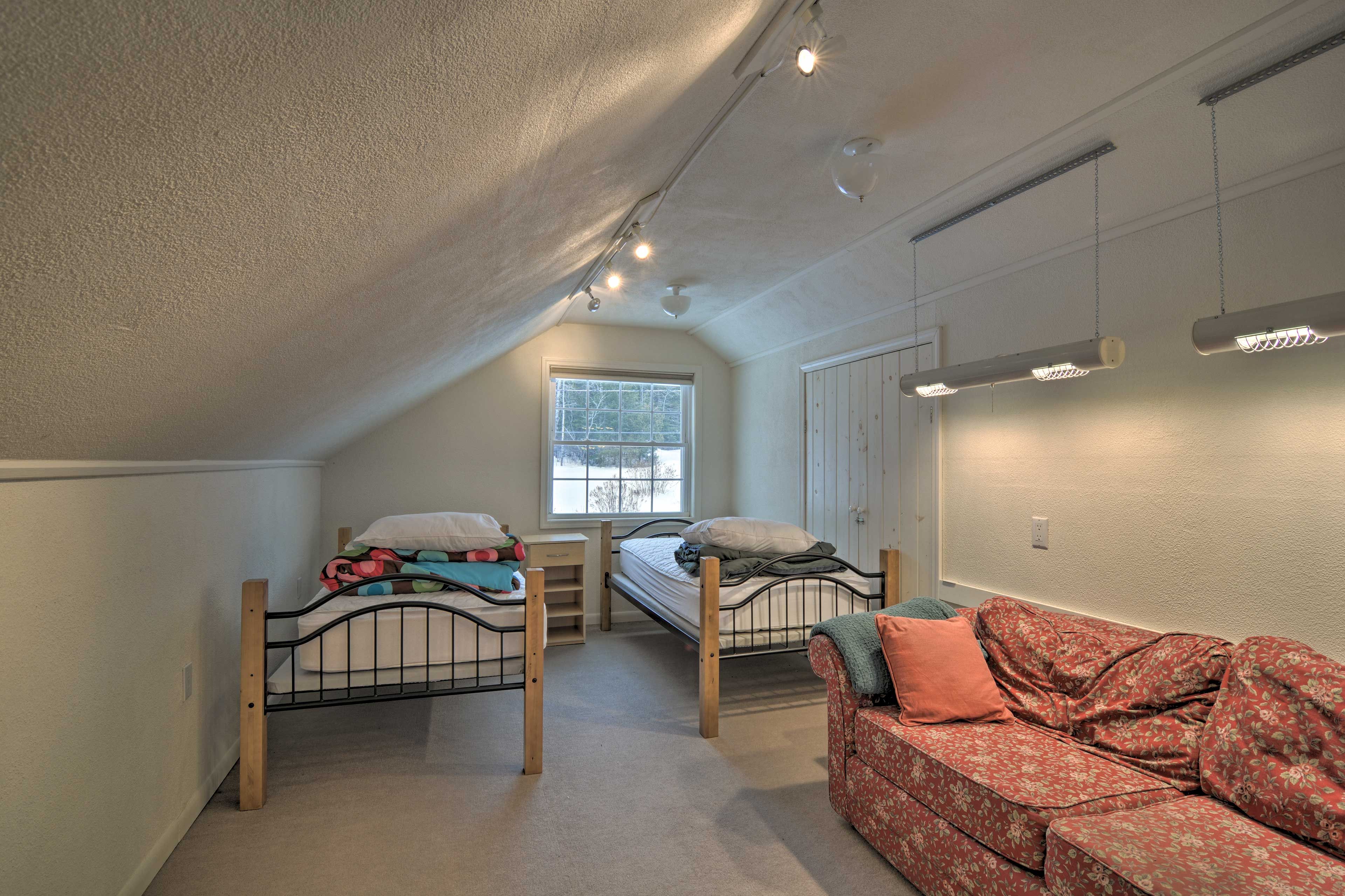 Bedroom 4 (Detached Garage) | 2 Twin Beds