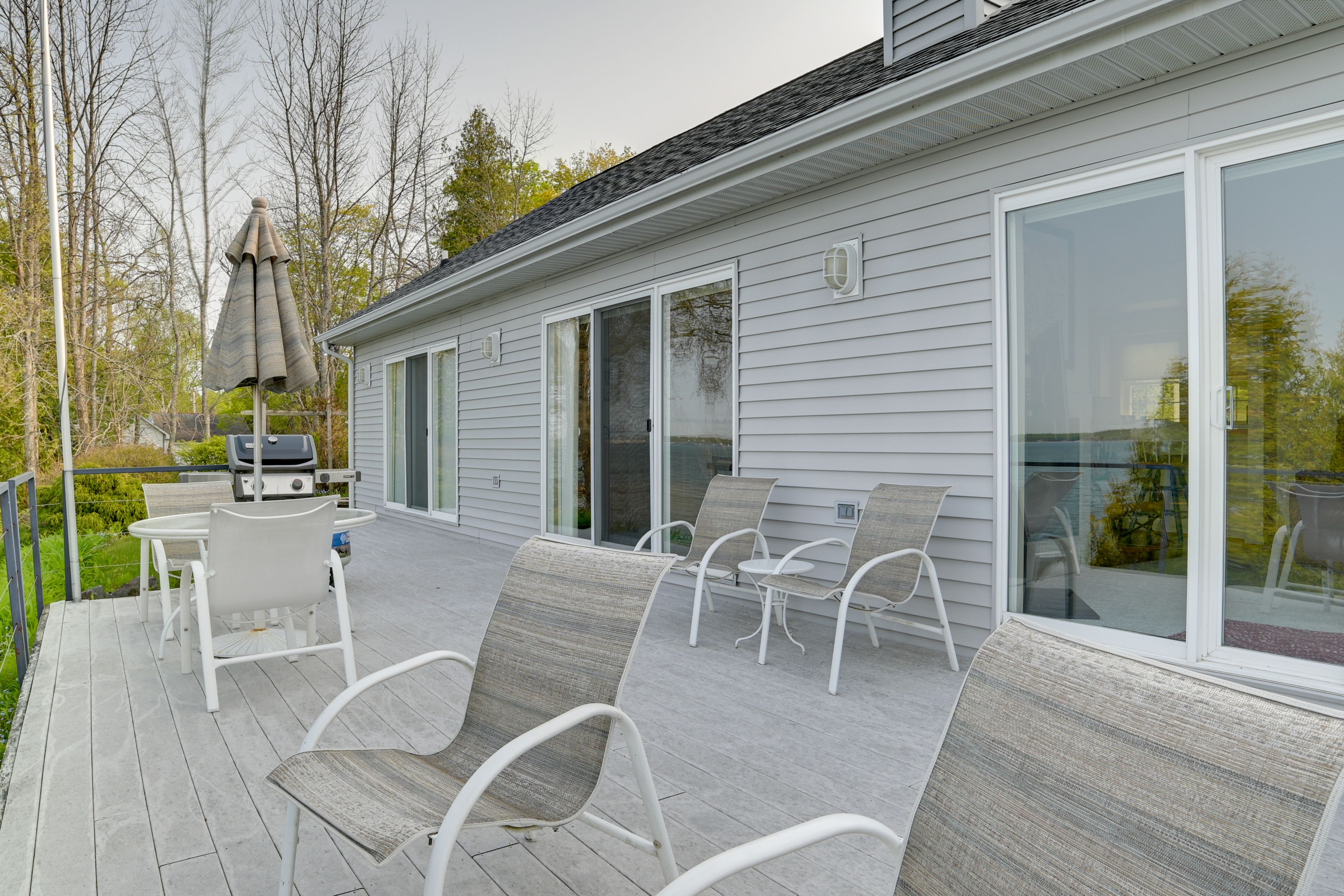 Deck | Outdoor Dining Area | Gas Grill (Propane Provided)