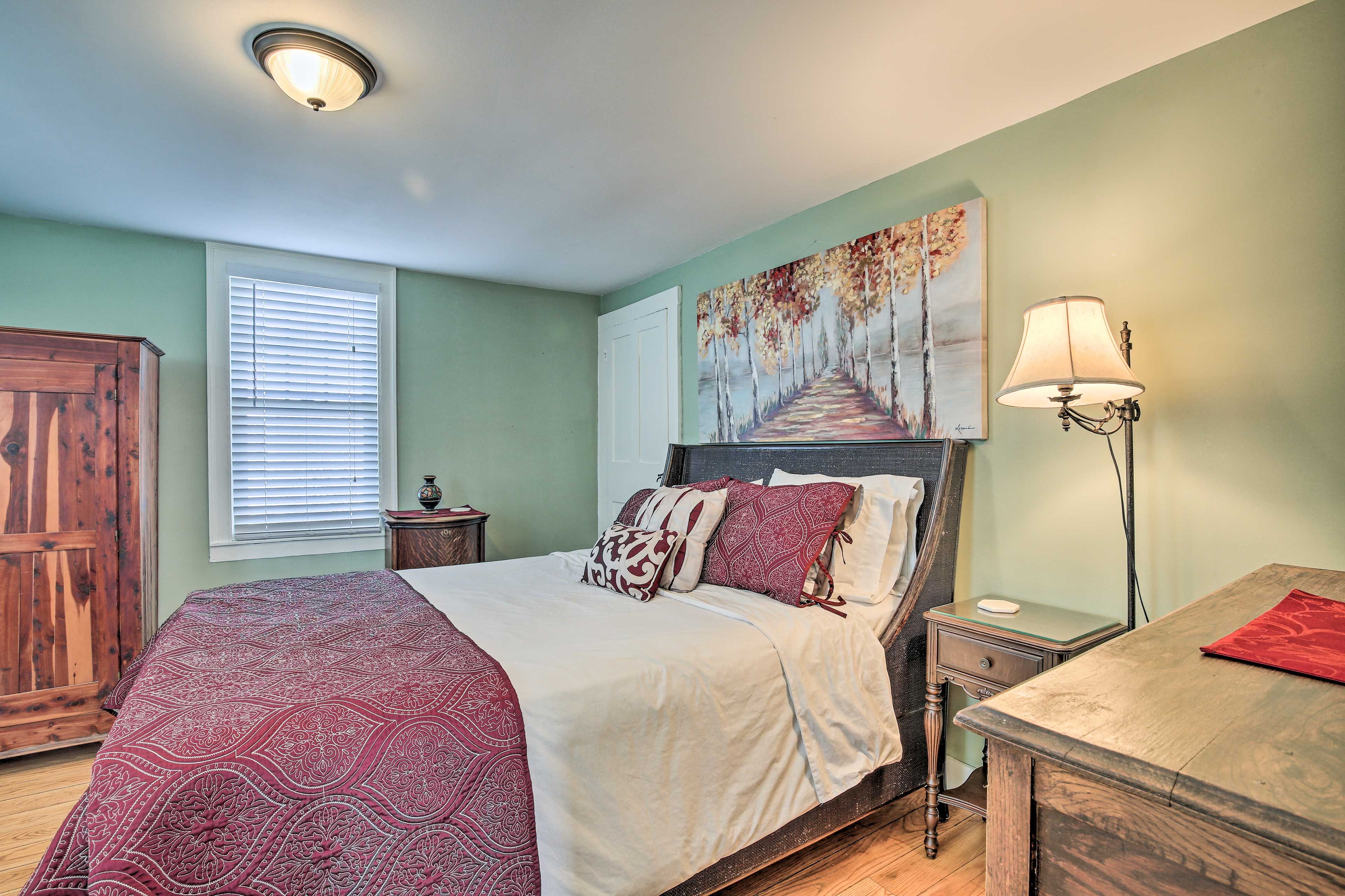 Bedroom 1 | Queen Bed | Main Level | Linens Provided