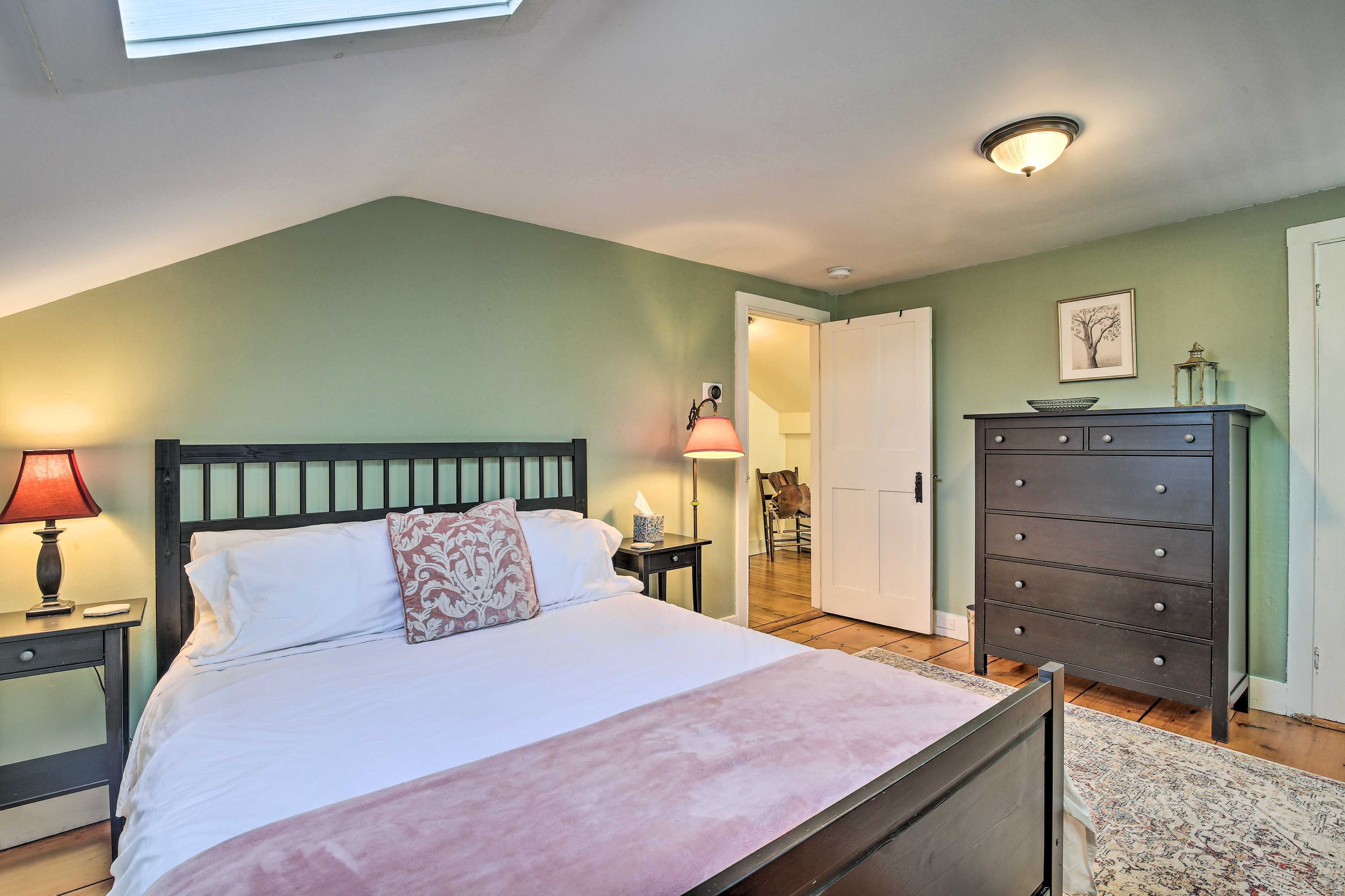Bedroom 2 | Queen Bed | 2nd Floor | Stairs Required