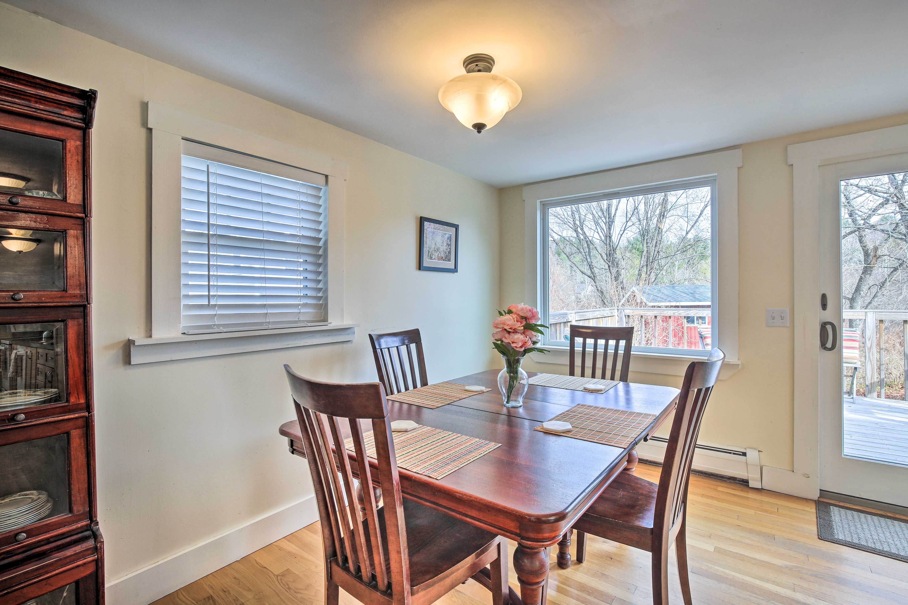 Dining Room | Dishware/Flatware Provided