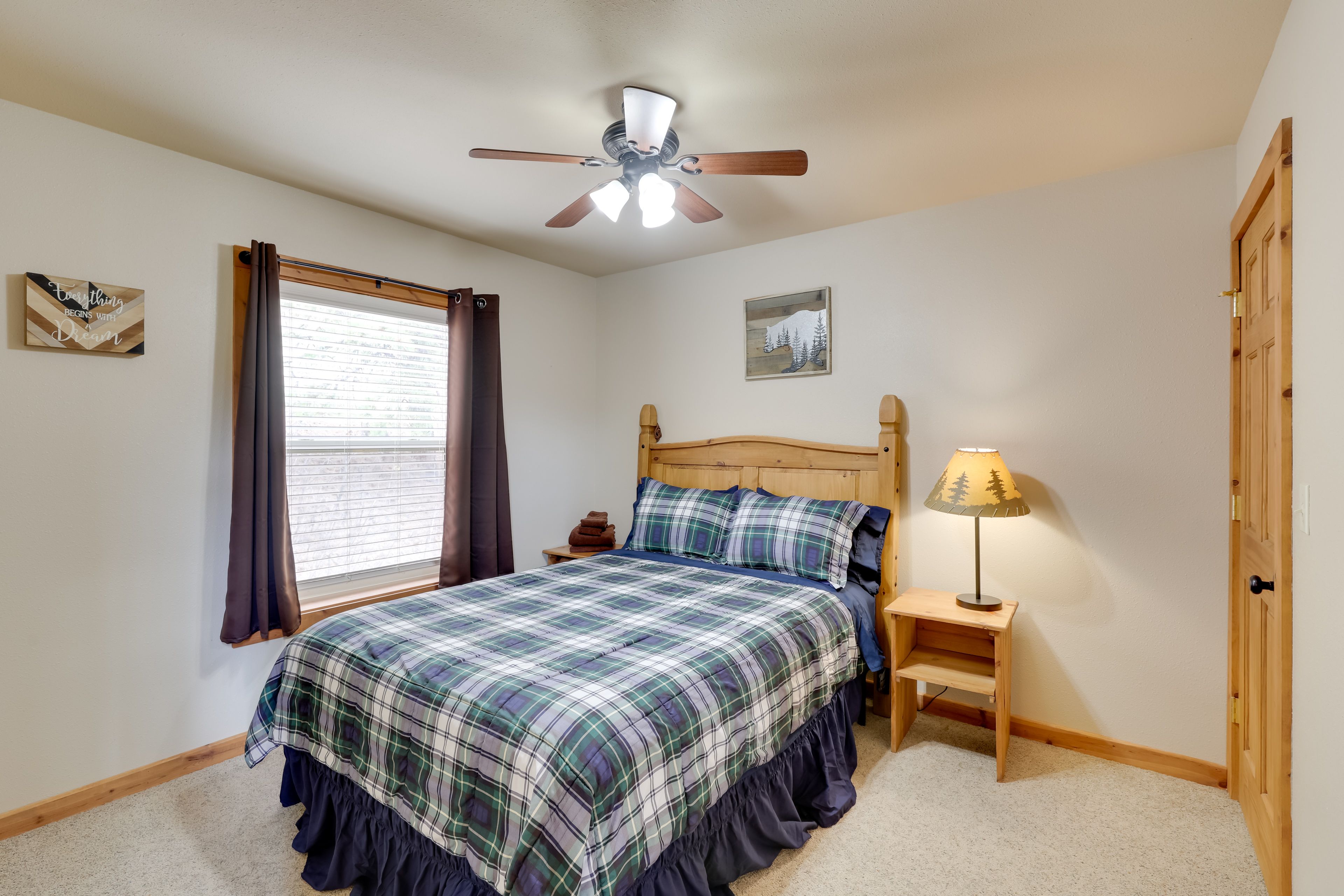 Bedroom 7 | Queen Bed | First Floor