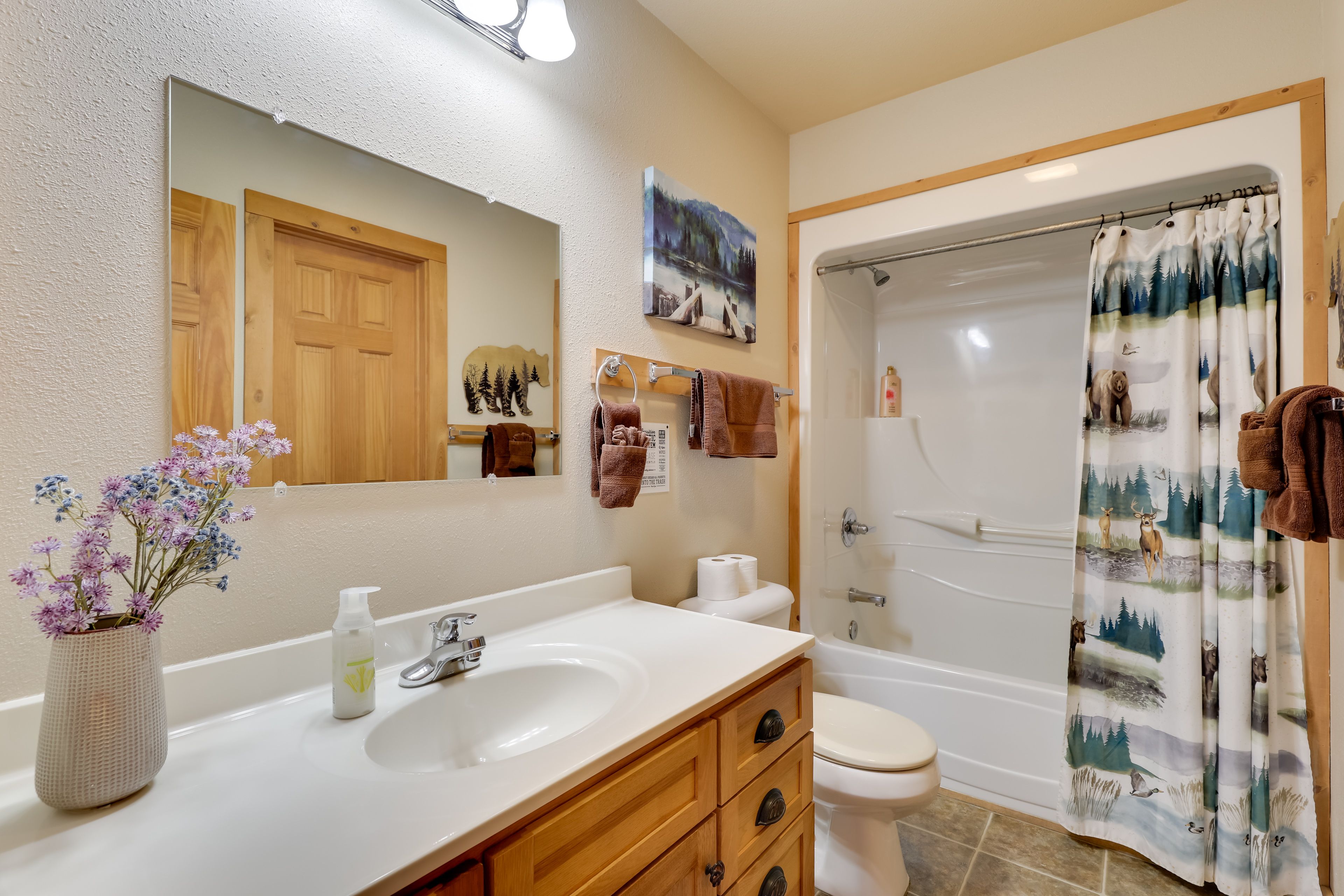 Full Bathroom | Complimentary Toiletries